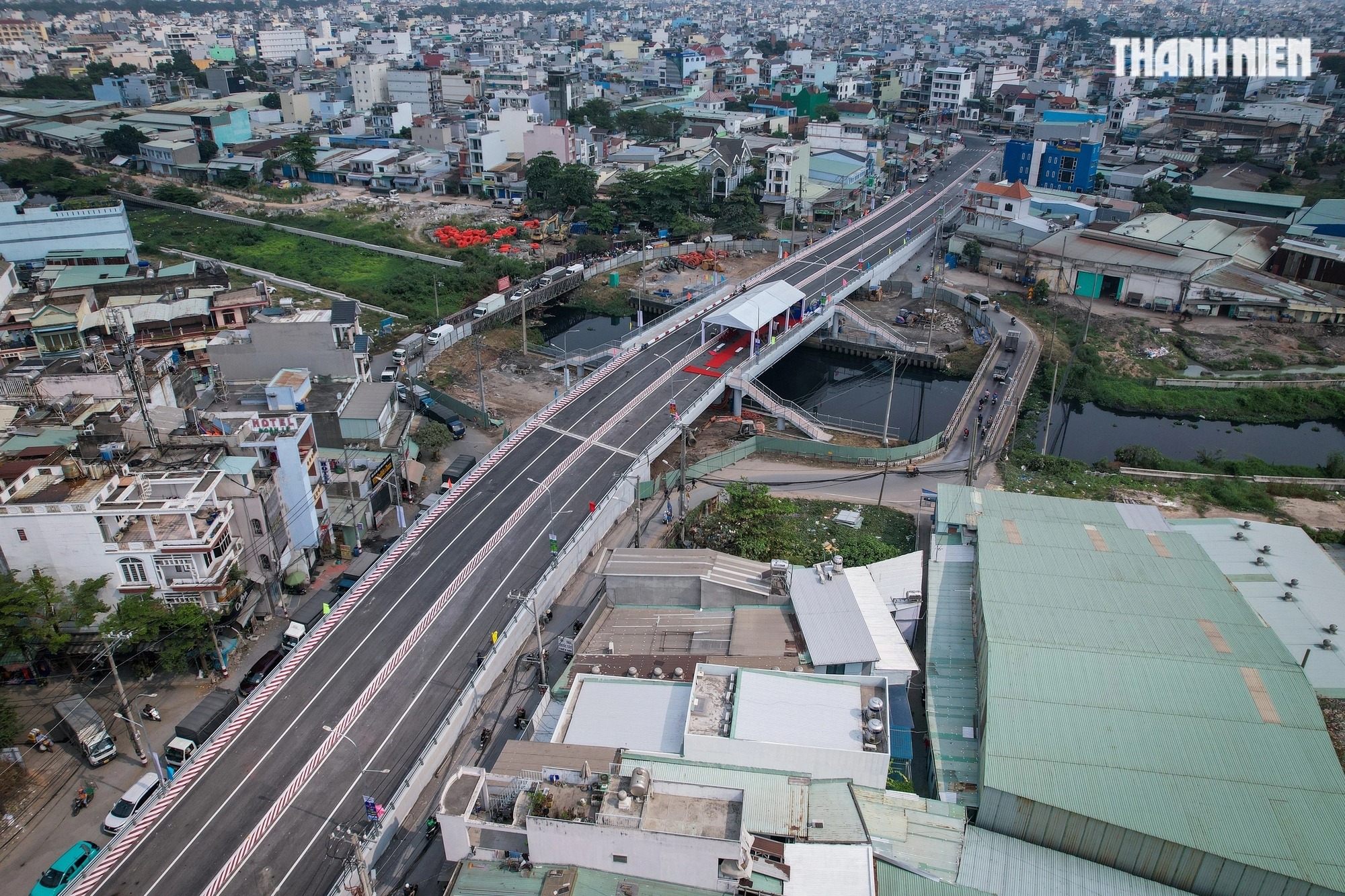 Cận cảnh cầu Tân Kỳ Tân Quý trước ngày thông xe sau 7 năm thi công- Ảnh 1.