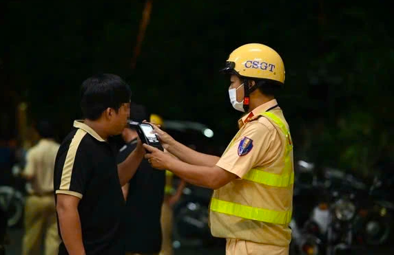 Quy trình trừ điểm và phục hồi điểm giấy phép lái xe như thế nào?- Ảnh 1.