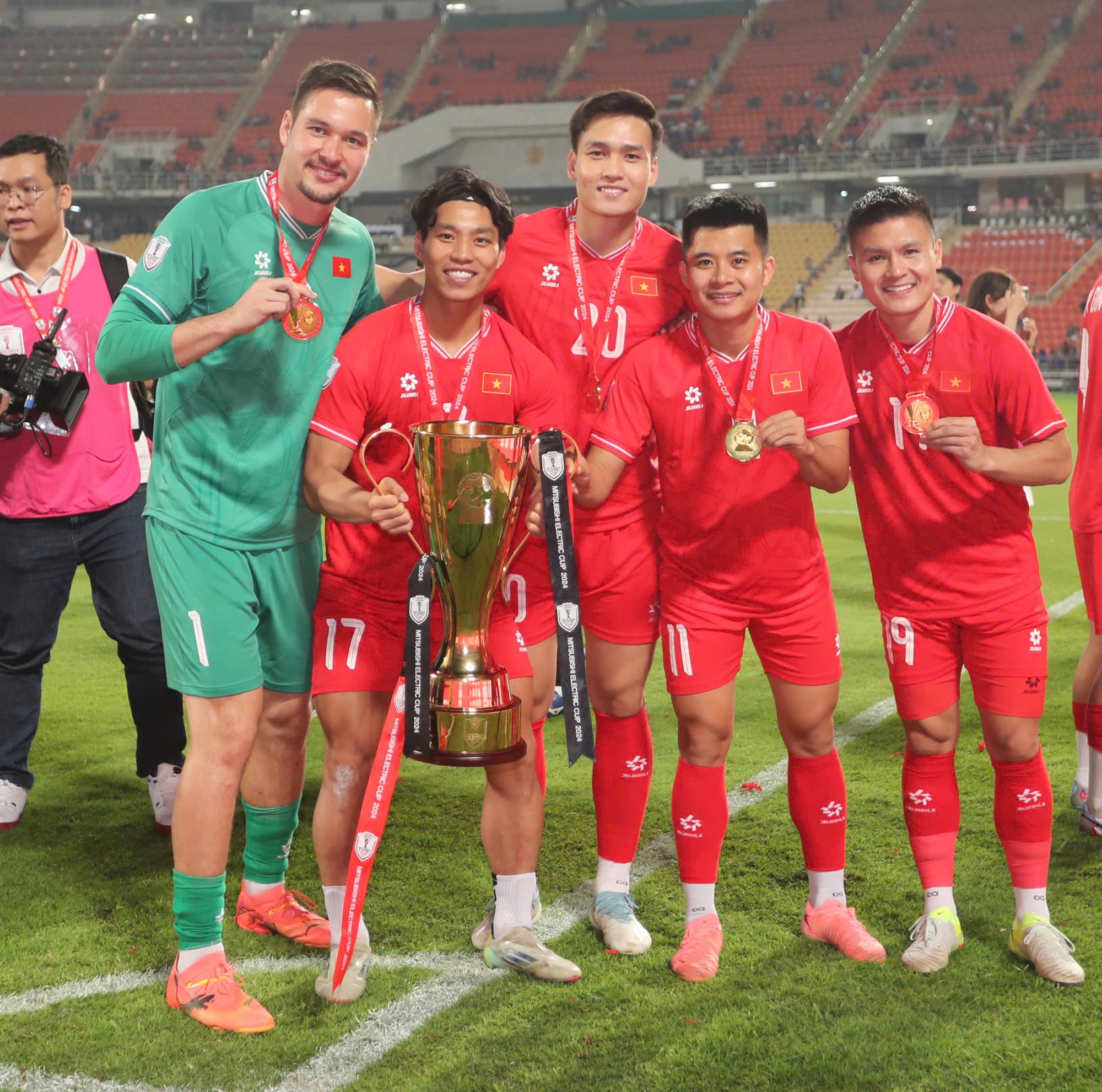 After AFF Cup 2024: The Vietnamese team was awarded 42 billion VND, how to divide it? - Photo 2.