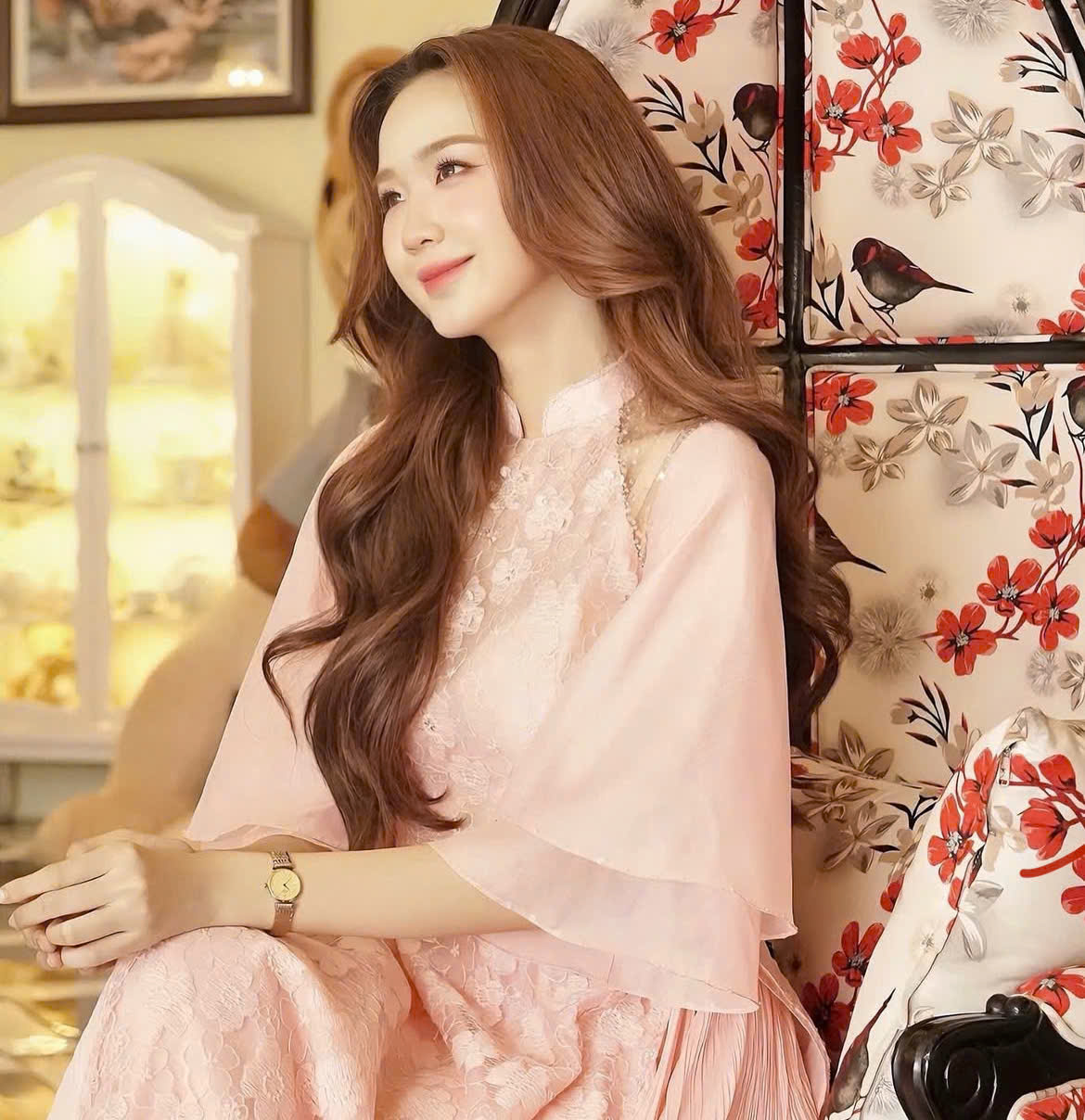 Rahsia memakai ao dai yang cantik semasa Tet - Foto 3. Bí quyết để diện áo dài thật đẹp trong ngày tết- Ảnh 3.
