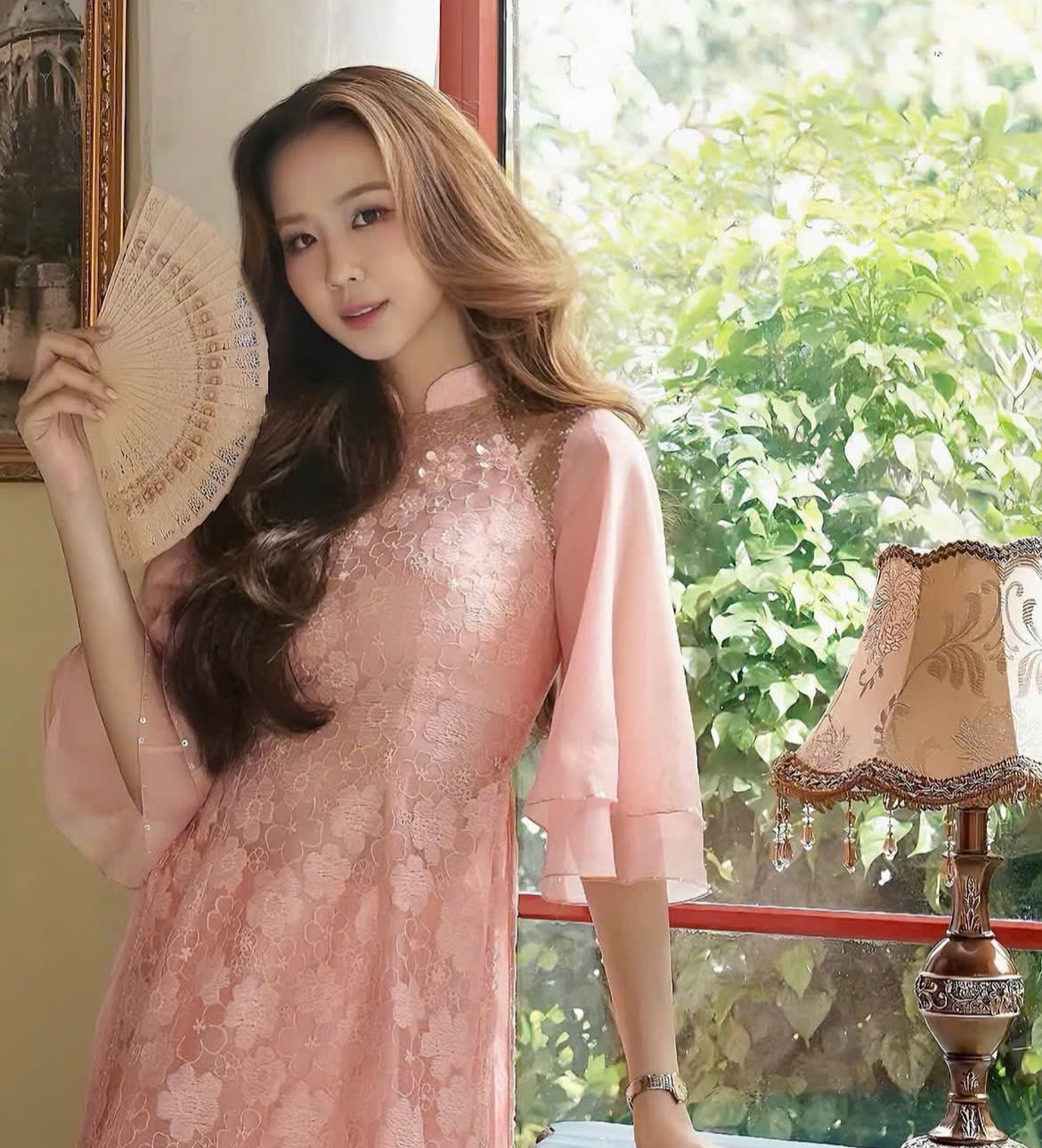 Rahsia memakai ao dai yang cantik semasa Tet - Foto 1. Bí quyết để diện áo dài thật đẹp trong ngày tết- Ảnh 1.
