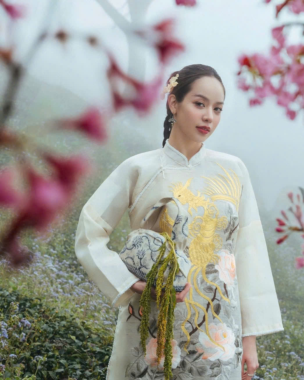 Rahsia memakai ao dai yang cantik semasa Tet - Foto 5. Bí quyết để diện áo dài thật đẹp trong ngày tết- Ảnh 5.