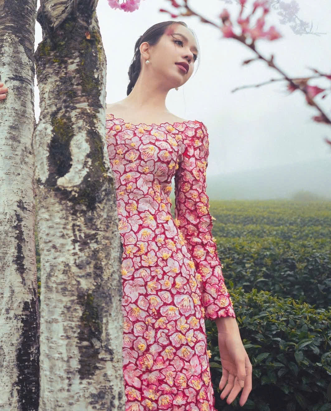 Rahsia memakai ao dai yang cantik semasa Tet - Foto 4. Bí quyết để diện áo dài thật đẹp trong ngày tết- Ảnh 4.