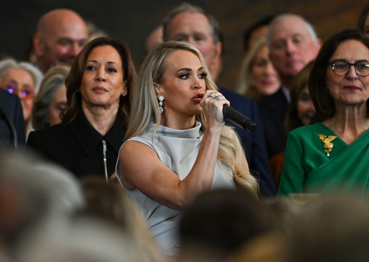 Carrie Underwood 'nổi điên' vì bị thiếu tôn trọng trong buổi diễn nhậm chức  của Donald Trump?