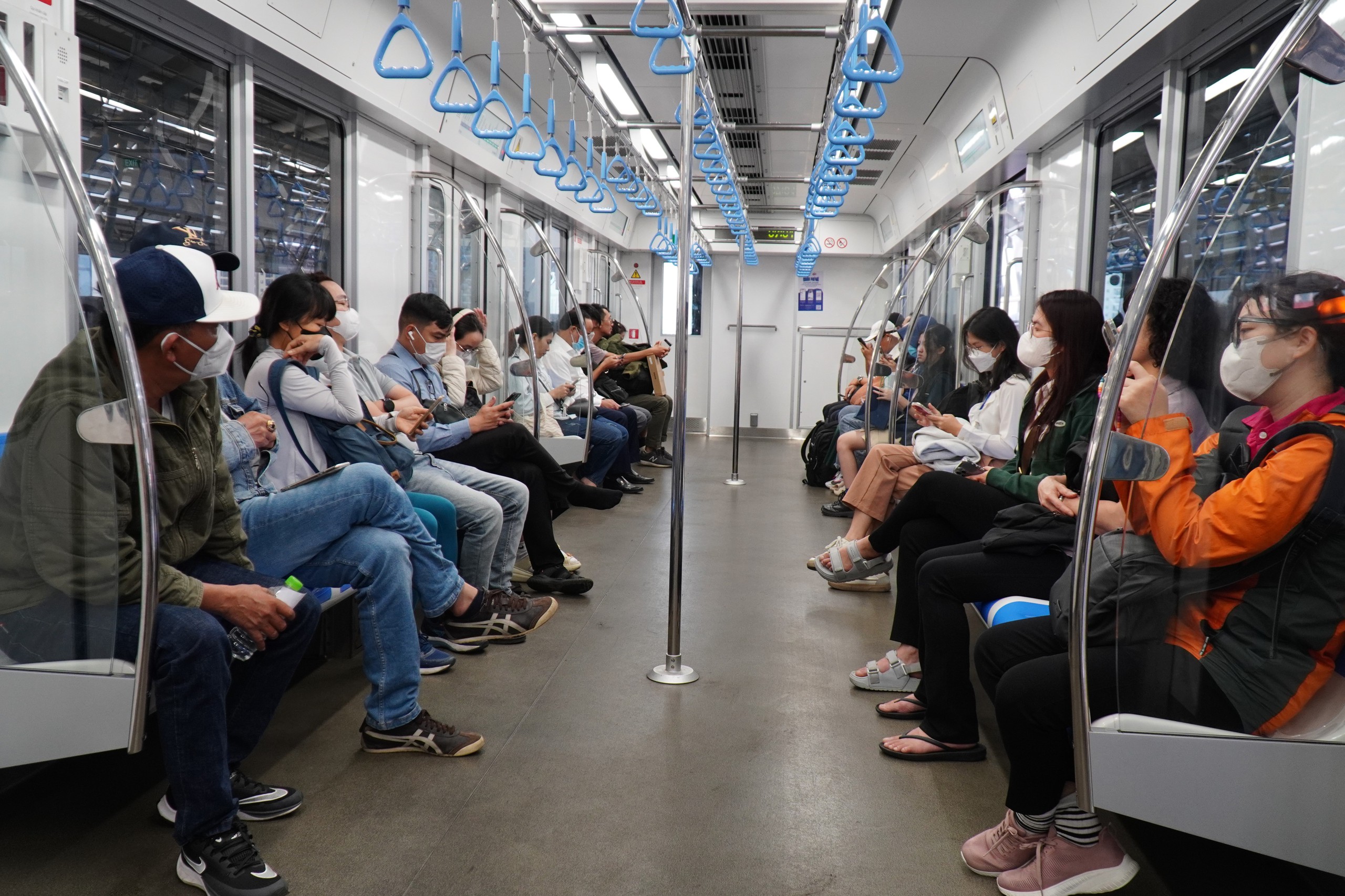 Ngày đầu thu phí vé metro, khách có còn đông?- Ảnh 2.