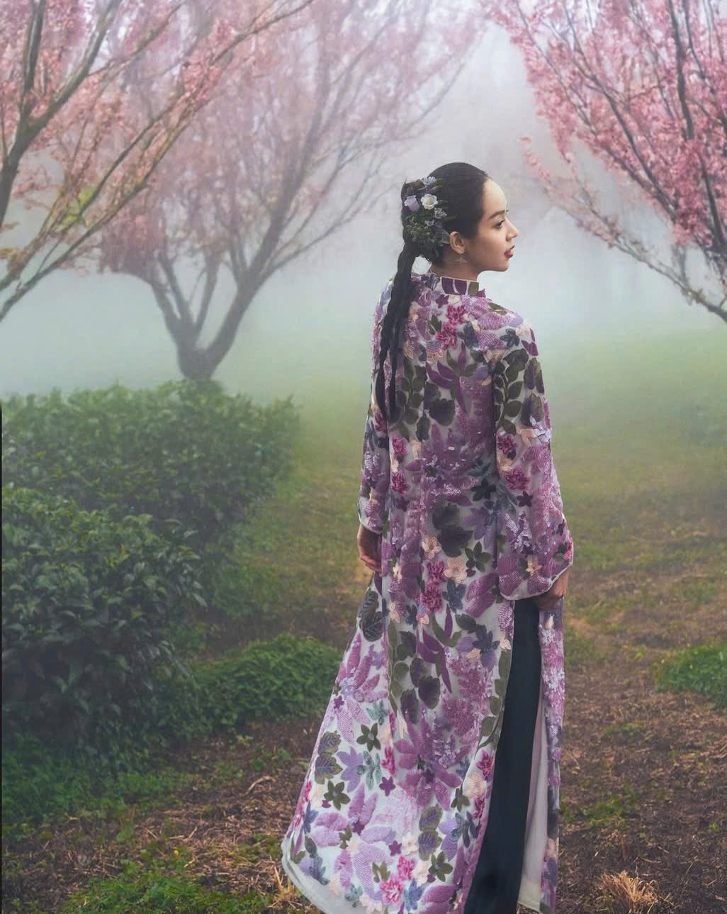 Rahsia memakai ao dai yang cantik semasa Tet - Foto 6. Bí quyết để diện áo dài thật đẹp trong ngày tết- Ảnh 6.
