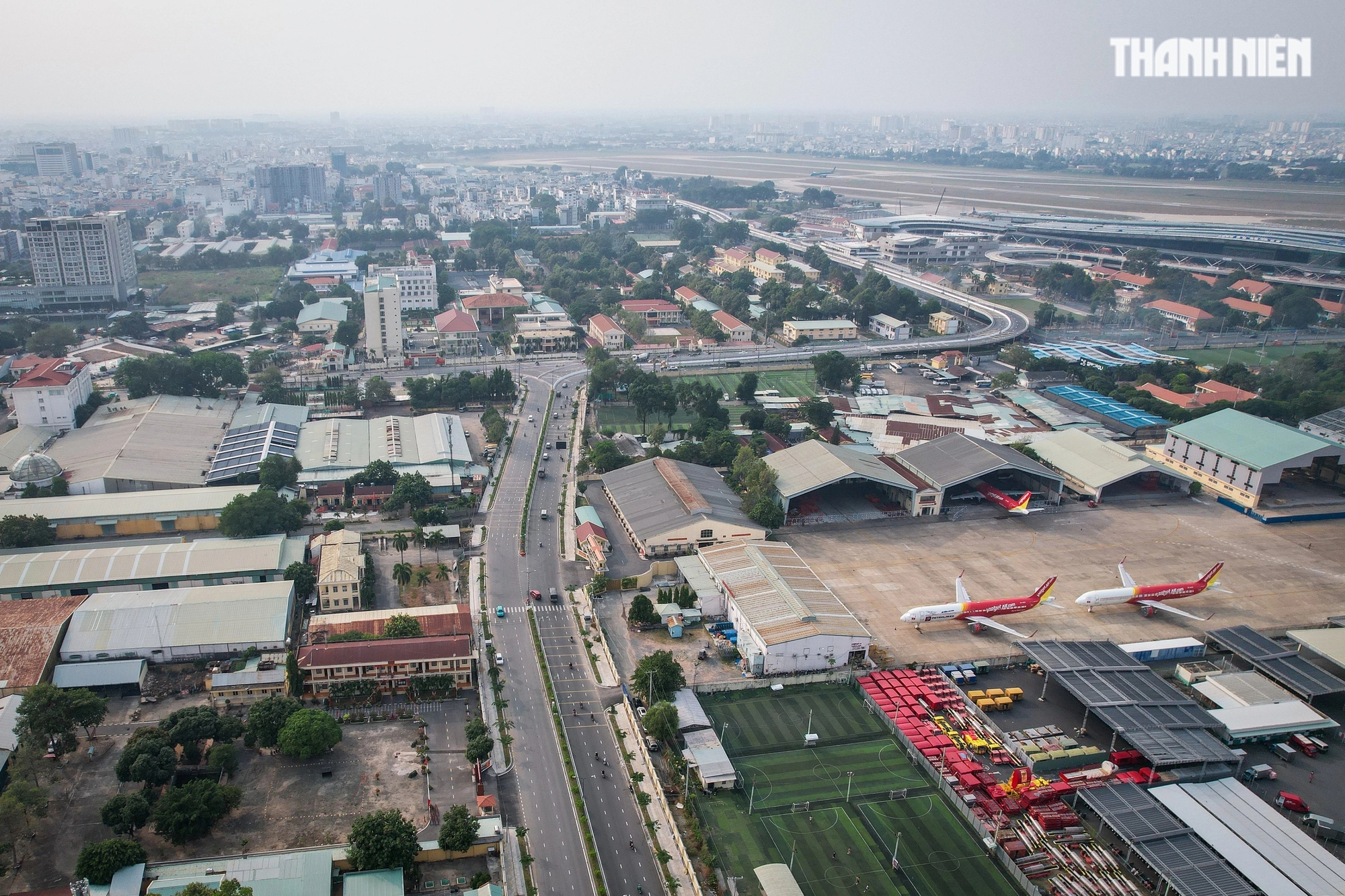 Tuyến đường 'cứu nguy' ùn tắc cho sân bay Tân Sơn Nhất sắp thông xe- Ảnh 1.