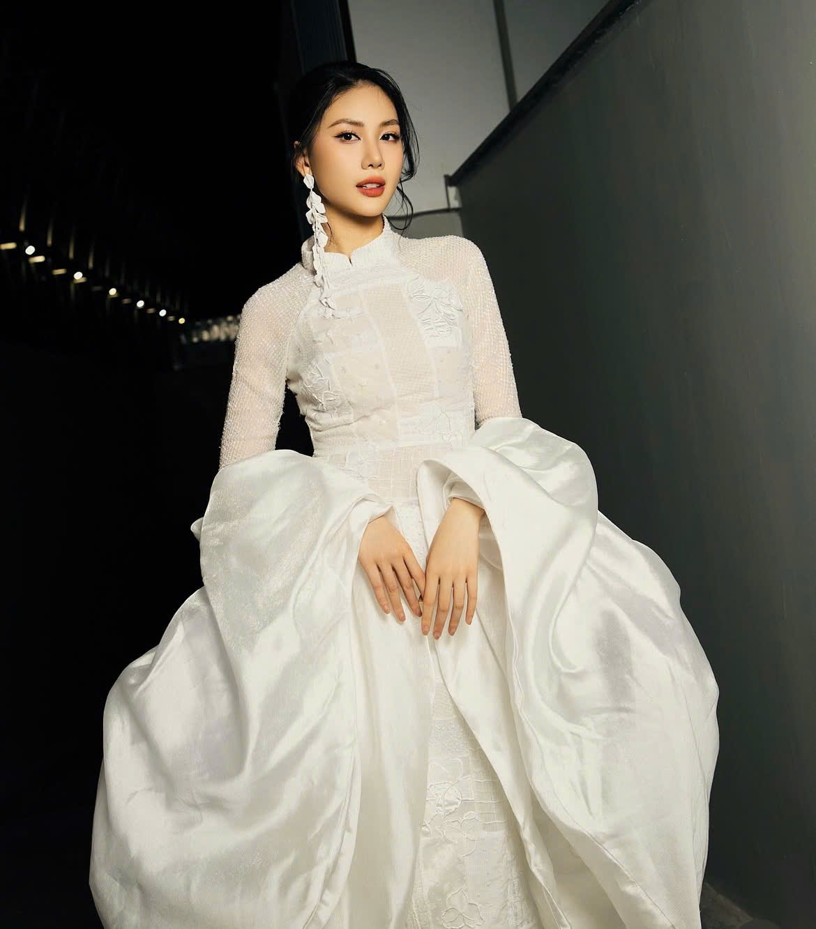 Rahsia memakai ao dai yang cantik semasa Tet - Foto 9. Bí quyết để diện áo dài thật đẹp trong ngày tết- Ảnh 9.