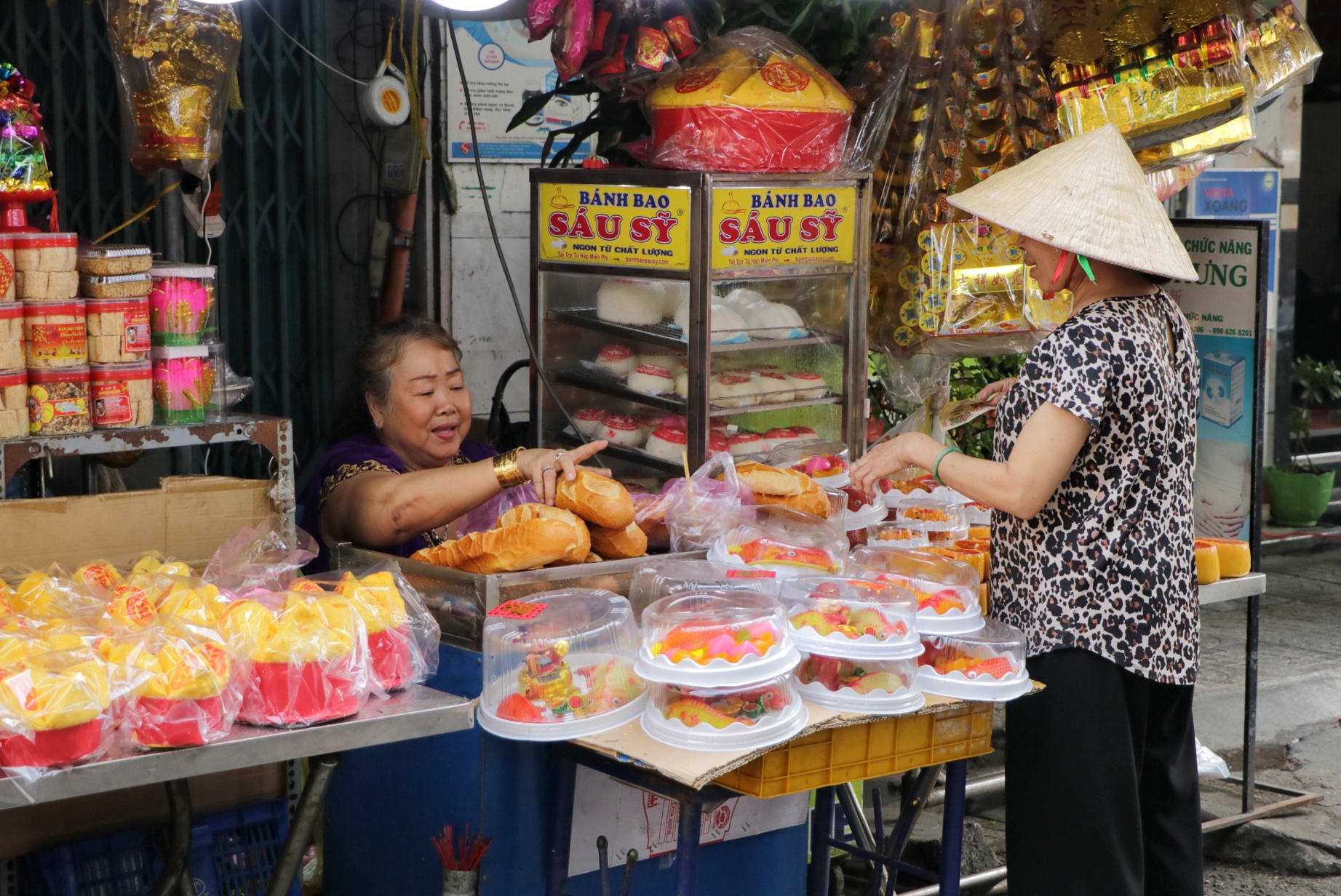 Chợ Lớn có chợ độc lạ chỉ 'xuất hiện' khi tết đến: Có gì hấp dẫn?- Ảnh 12.