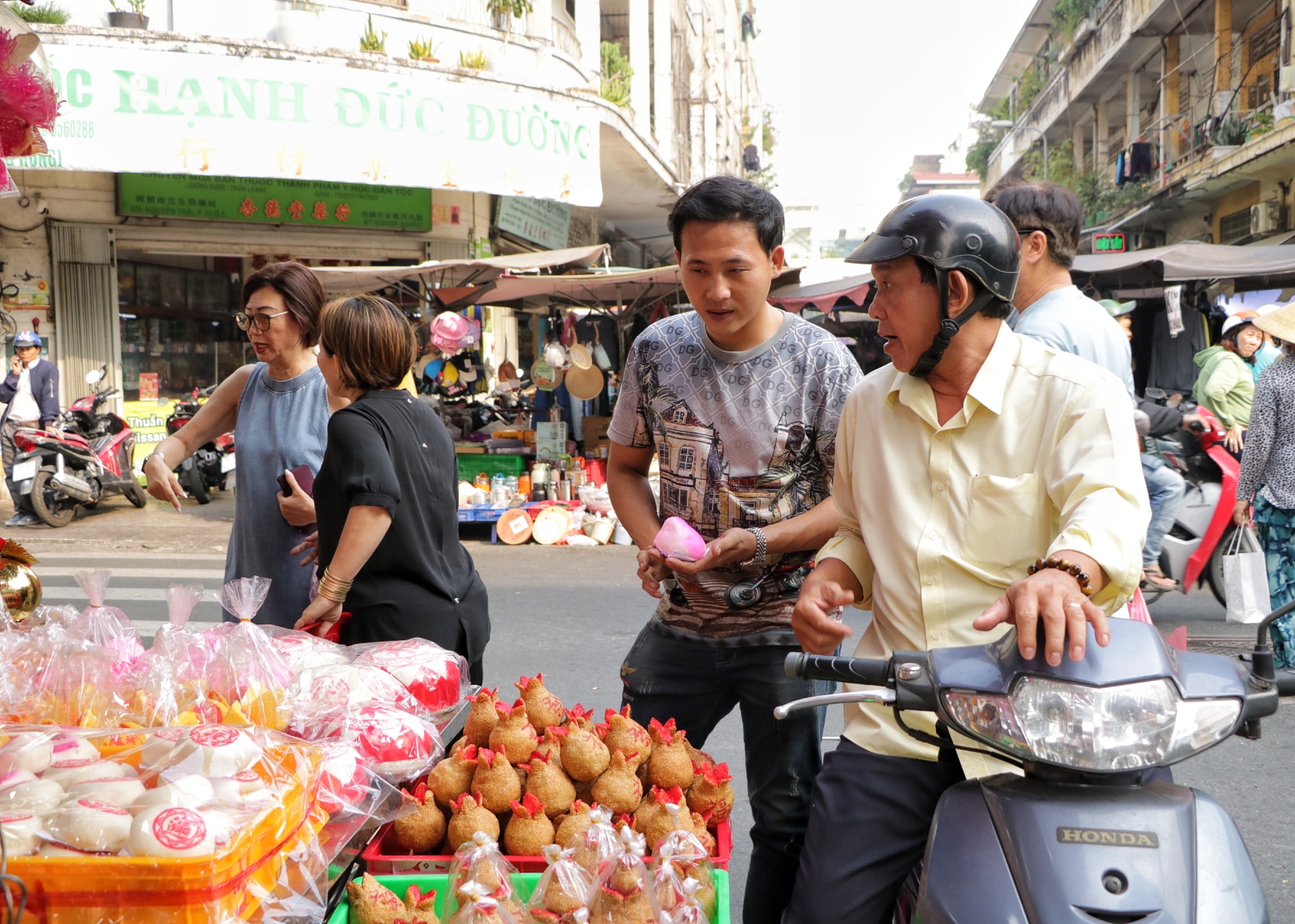 Chợ Lớn có chợ độc lạ chỉ 'xuất hiện' khi tết đến: Có gì hấp dẫn?- Ảnh 13.