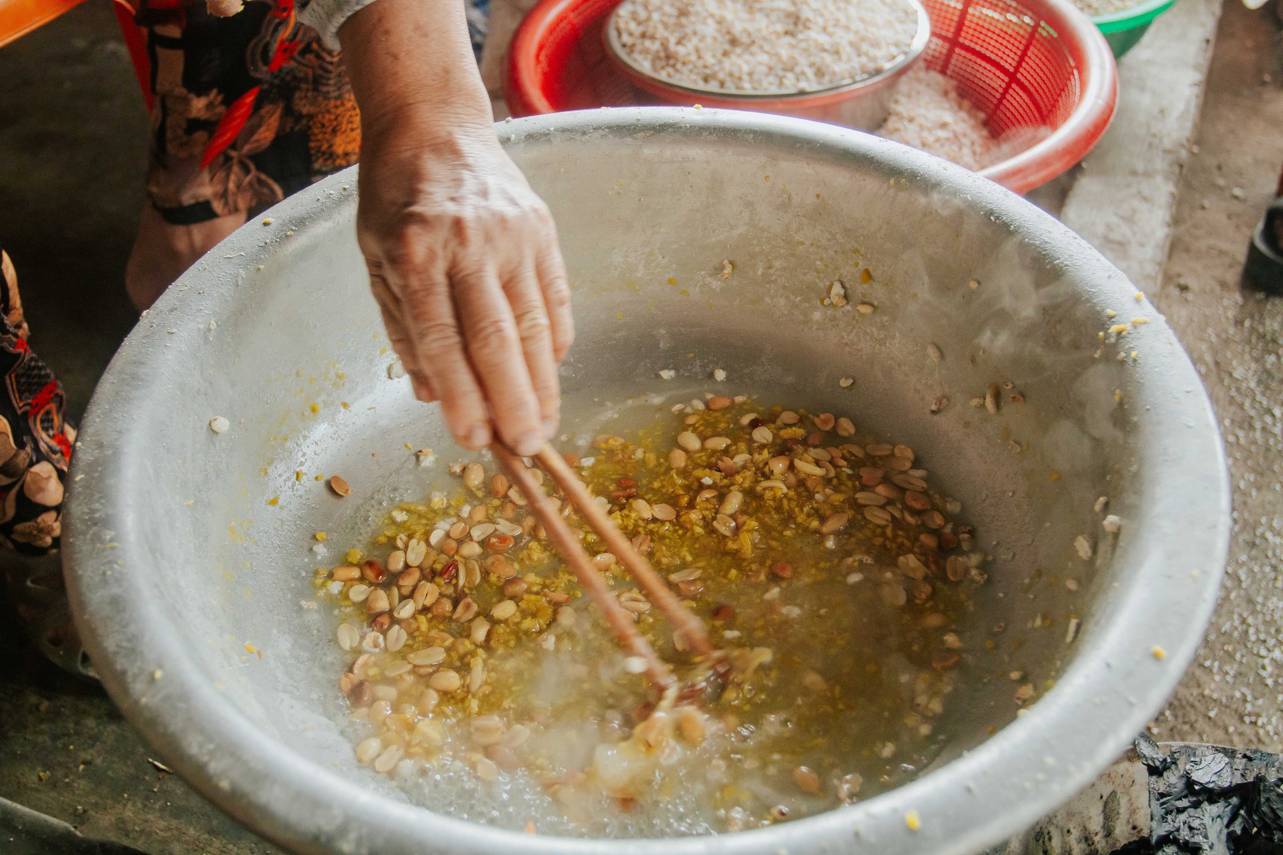 L&agrave;ng trăm tuổi vang tiếng 'lộc cộc' dịp tết: Cả nh&agrave; ngồi g&otilde; l&agrave;m m&oacute;n b&aacute;nh vị qu&ecirc;- Ảnh 5.