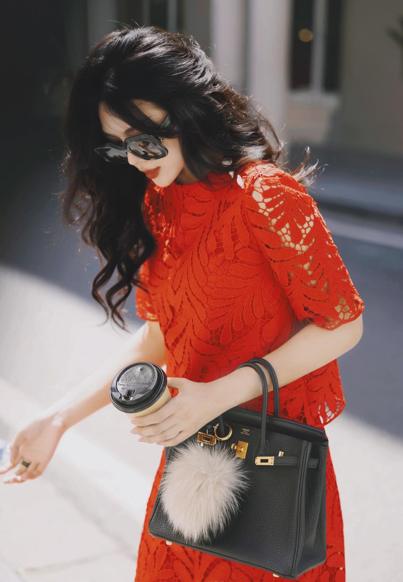 มาดูสีที่จะนำโชคลาภมาให้คุณในปีใหม่ 2568 - ภาพที่ 1 Điểm danh những gam màu mang đến may mắn cho bạn trong năm mới 2025- Ảnh 1.