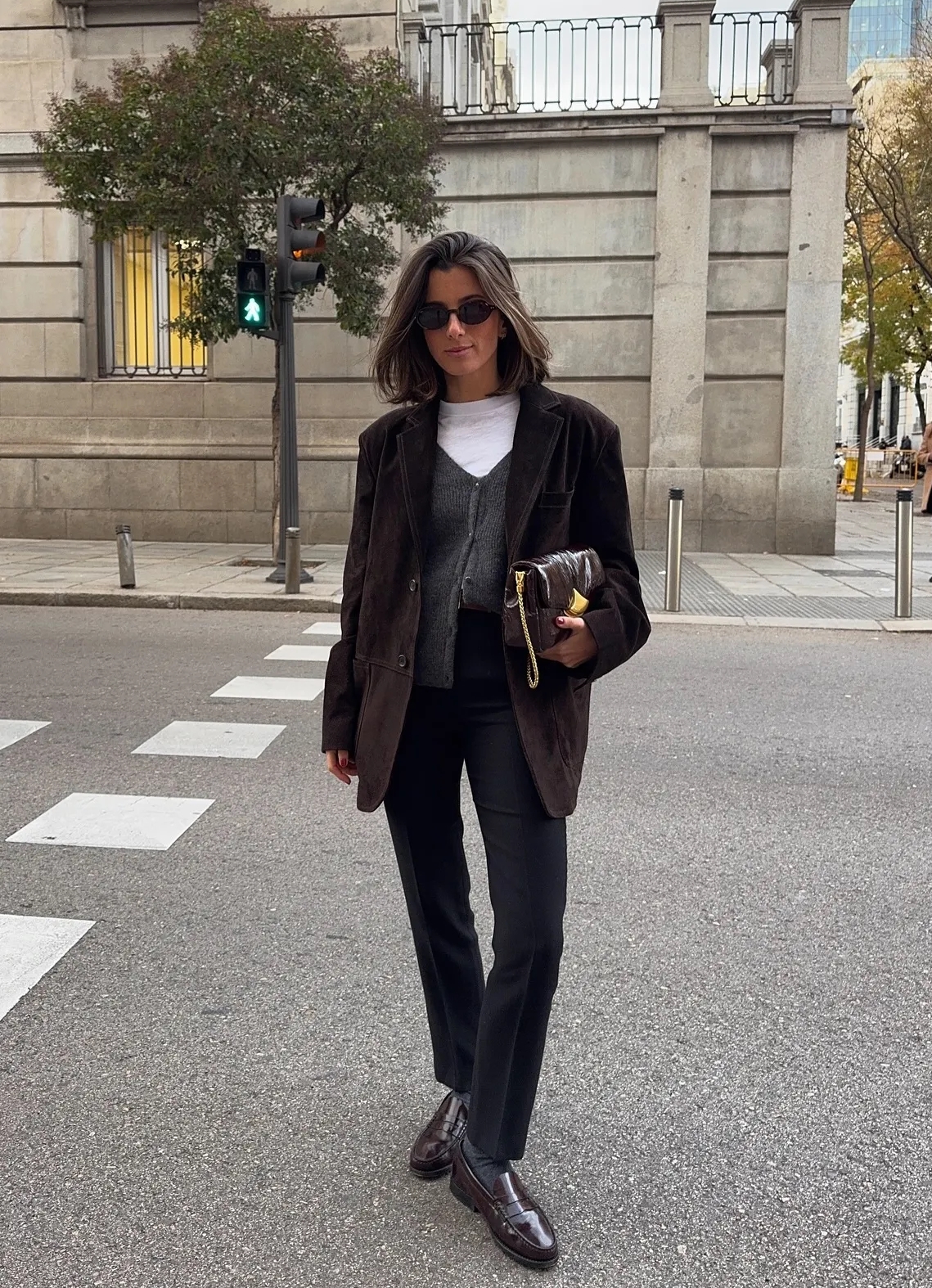 ट्राउजर, जींस और कार्डिगन, हर अवसर के लिए एकदम सही पोशाक - फोटो 1. Quần tây, quần jeans và áo cardigan, trang phục hoàn hảo cho mọi dịp- Ảnh 1.