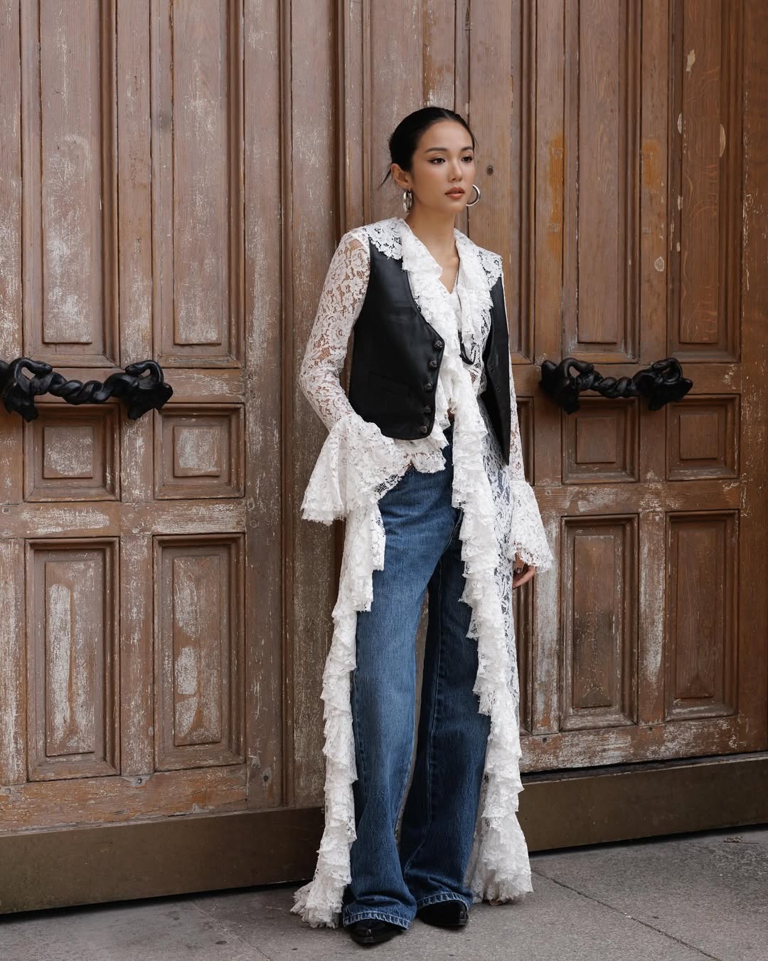 Shirt en vest, moderne boho-stijl van de lente-zomertrend - Foto 1. Áo sơ mi và vest, phong cách boho hiện đại của xu hướng xuân hè- Ảnh 1.