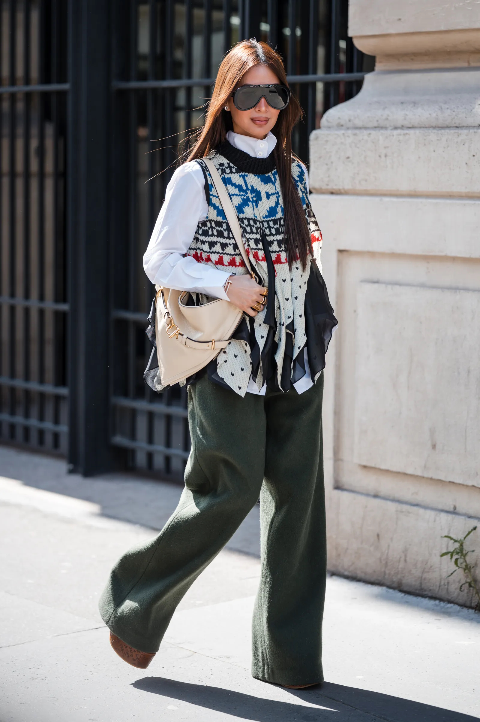 Shirt en vest, moderne boho-stijl van de lente-zomertrend - Foto 2. Áo sơ mi và vest, phong cách boho hiện đại của xu hướng xuân hè- Ảnh 2.