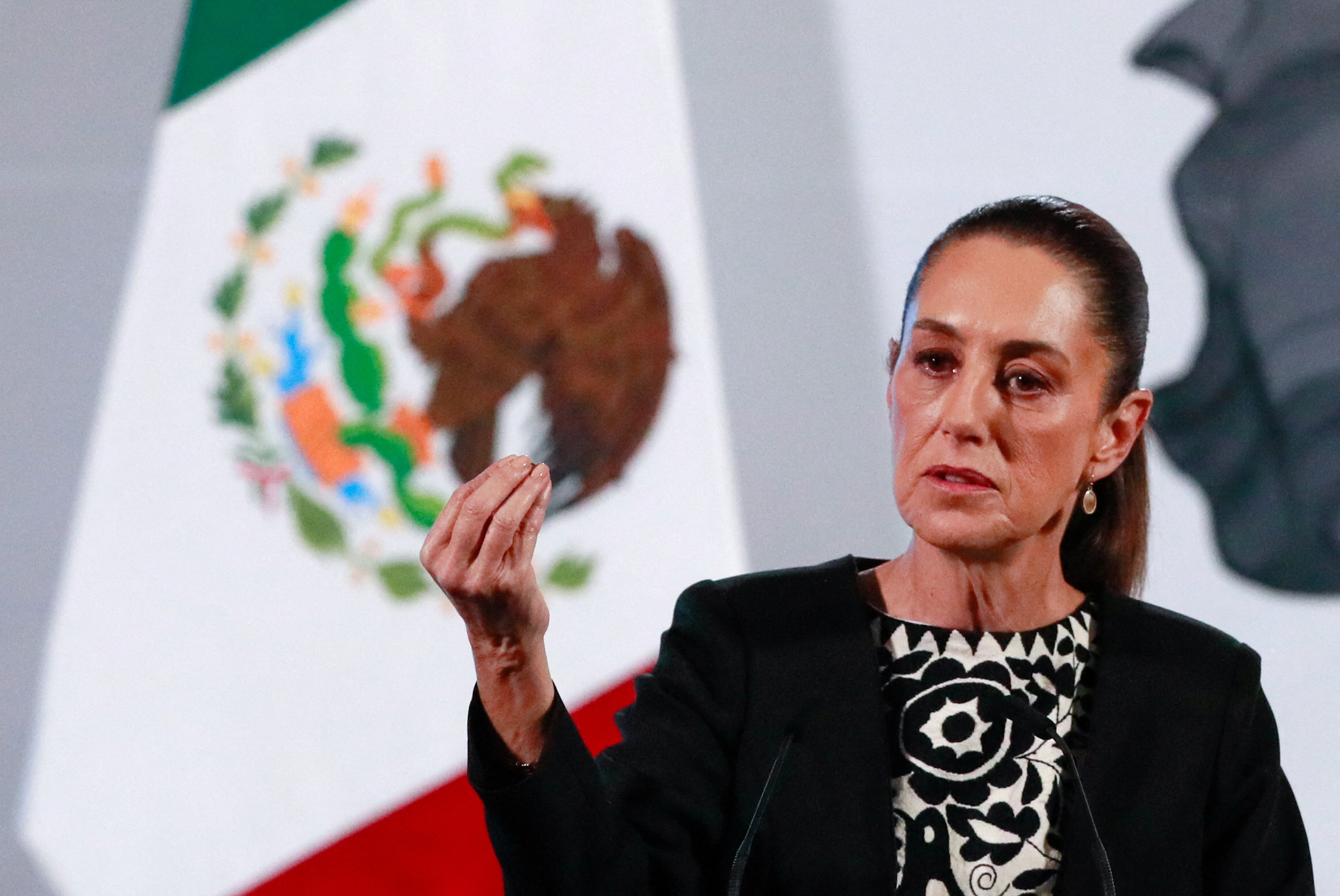 Tổng thống Mexico Claudia Sheinbaum nói sẽ tham khảo các sắc lệnh được Tổng thống Donald Trump ký hôm 20.1