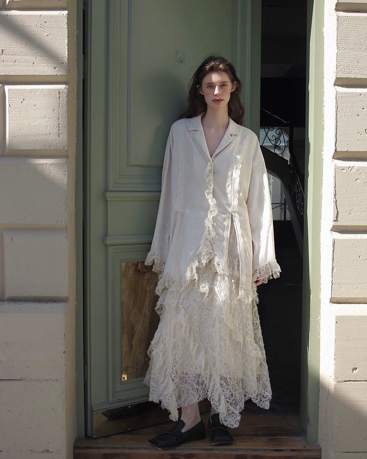 Shirt en vest, moderne boho-stijl van de lente-zomertrend - Foto 3. Áo sơ mi và vest, phong cách boho hiện đại của xu hướng xuân hè- Ảnh 3.