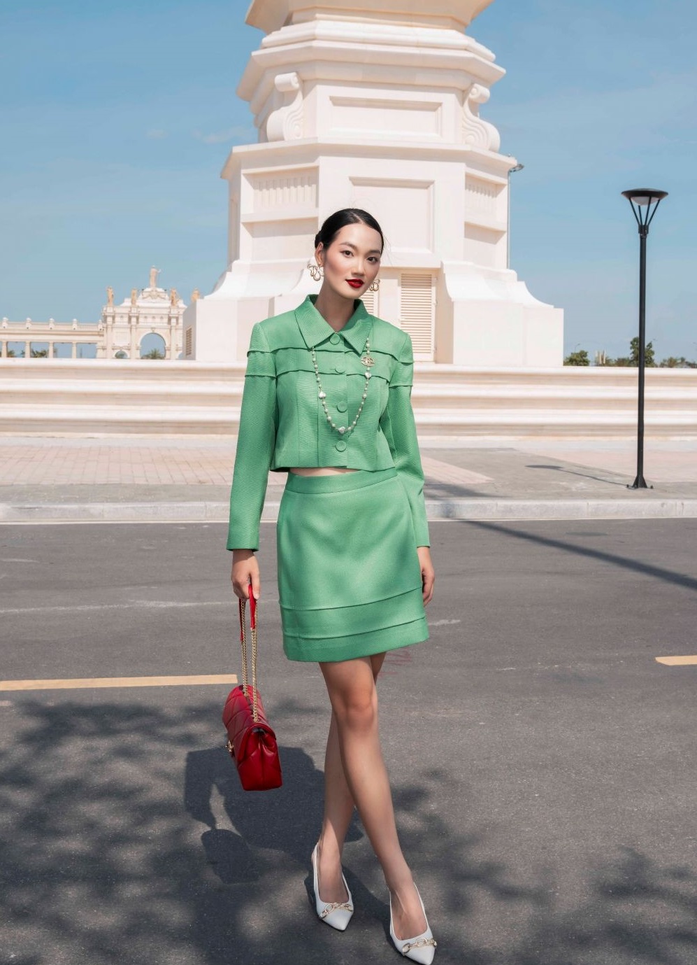 Весенний воздух наполнен красочными нарядами - Фото 6. Không khí xuân ngập tràn với những bộ cánh đa sắc màu- Ảnh 6.