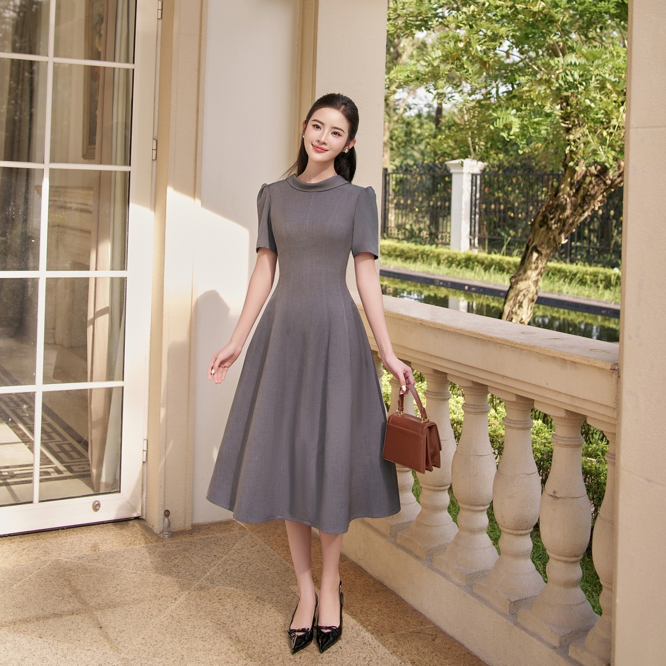 Vista-se lindamente todos os dias com um vestido charmoso - Foto 7. Mặc đẹp mỗi ngày cùng chiếc váy liền duyên dáng- Ảnh 7.
