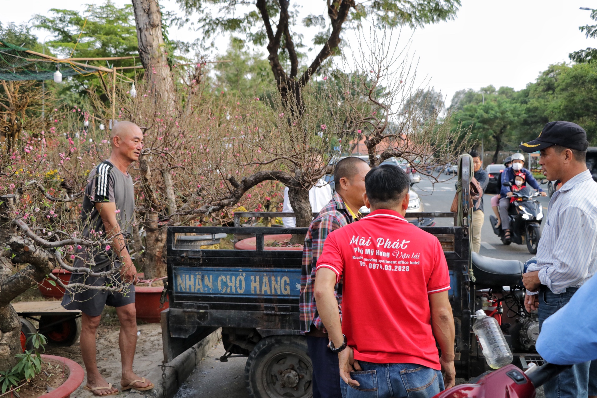 Mang gia tài 7 tỉ đến 'khu nhà giàu' ở TP.HCM: Được khách sộp chốt ngay để chơi Tết- Ảnh 12.