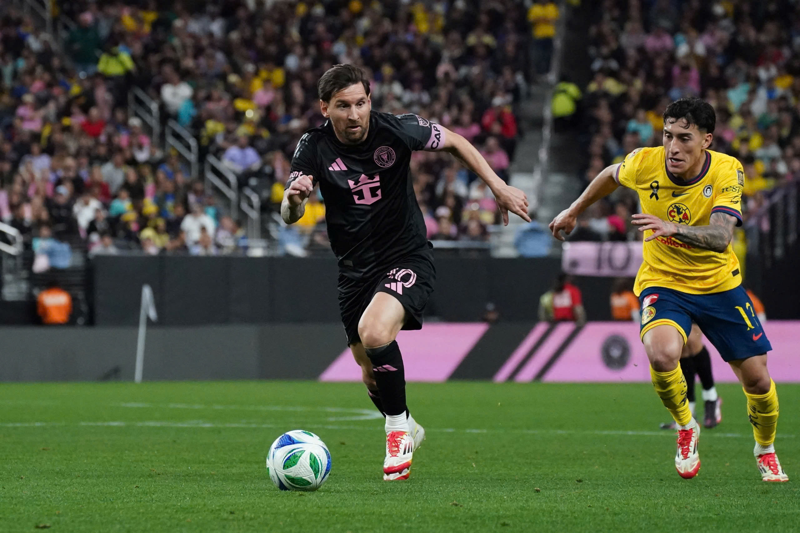 Messi continues to give fans beautiful moments on the pitch