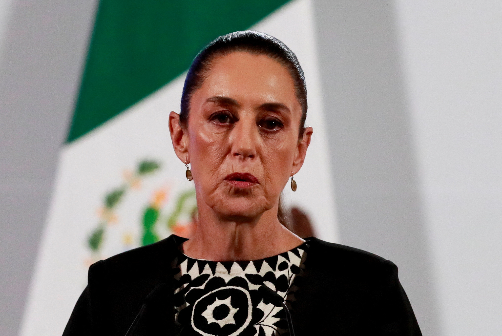 Tổng thống Mexico Claudia Sheinbaum nói sẽ hành động 'từng bước một'