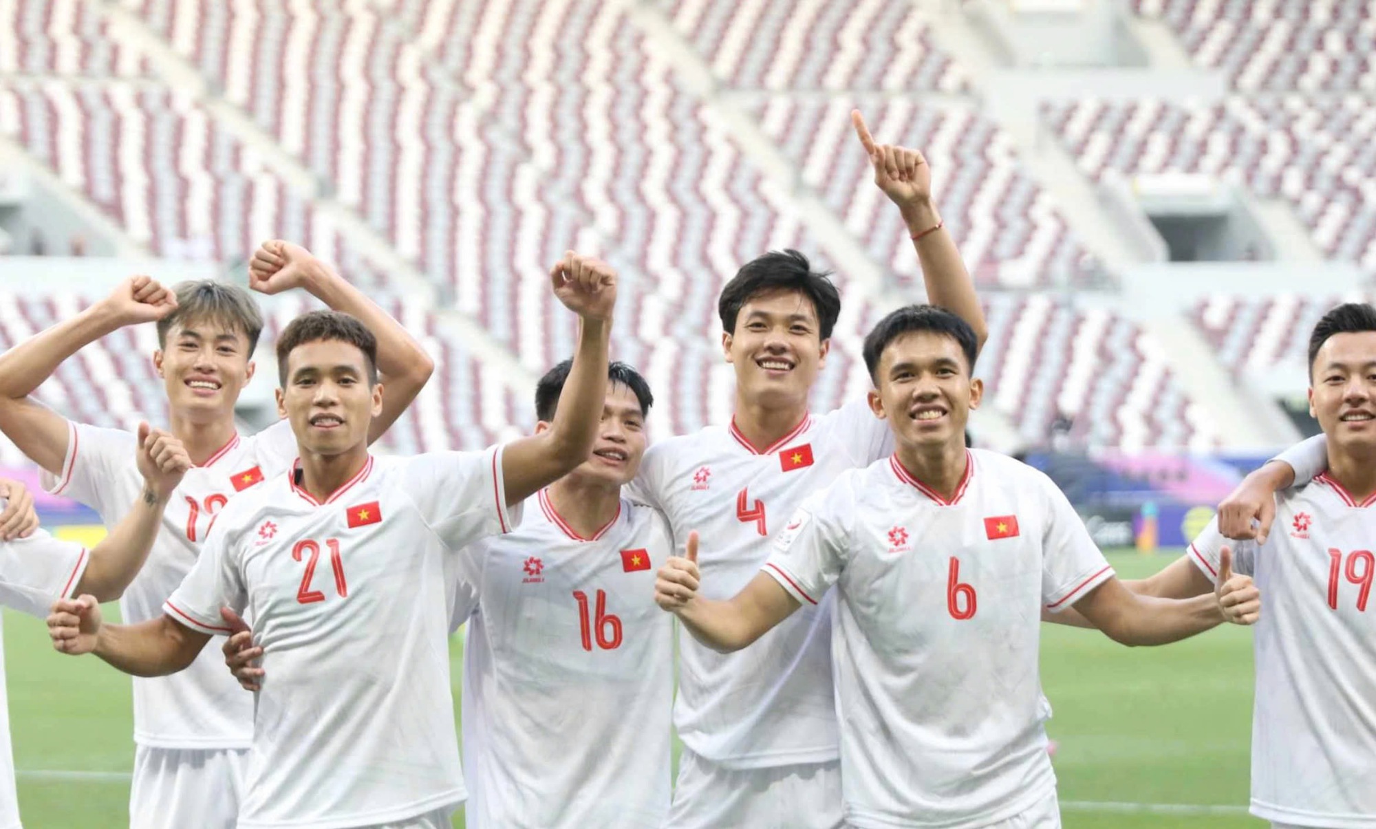 Controversy over the age of men's soccer for SEA Games 33: Is it beneficial for Vietnam? - Photo 2.