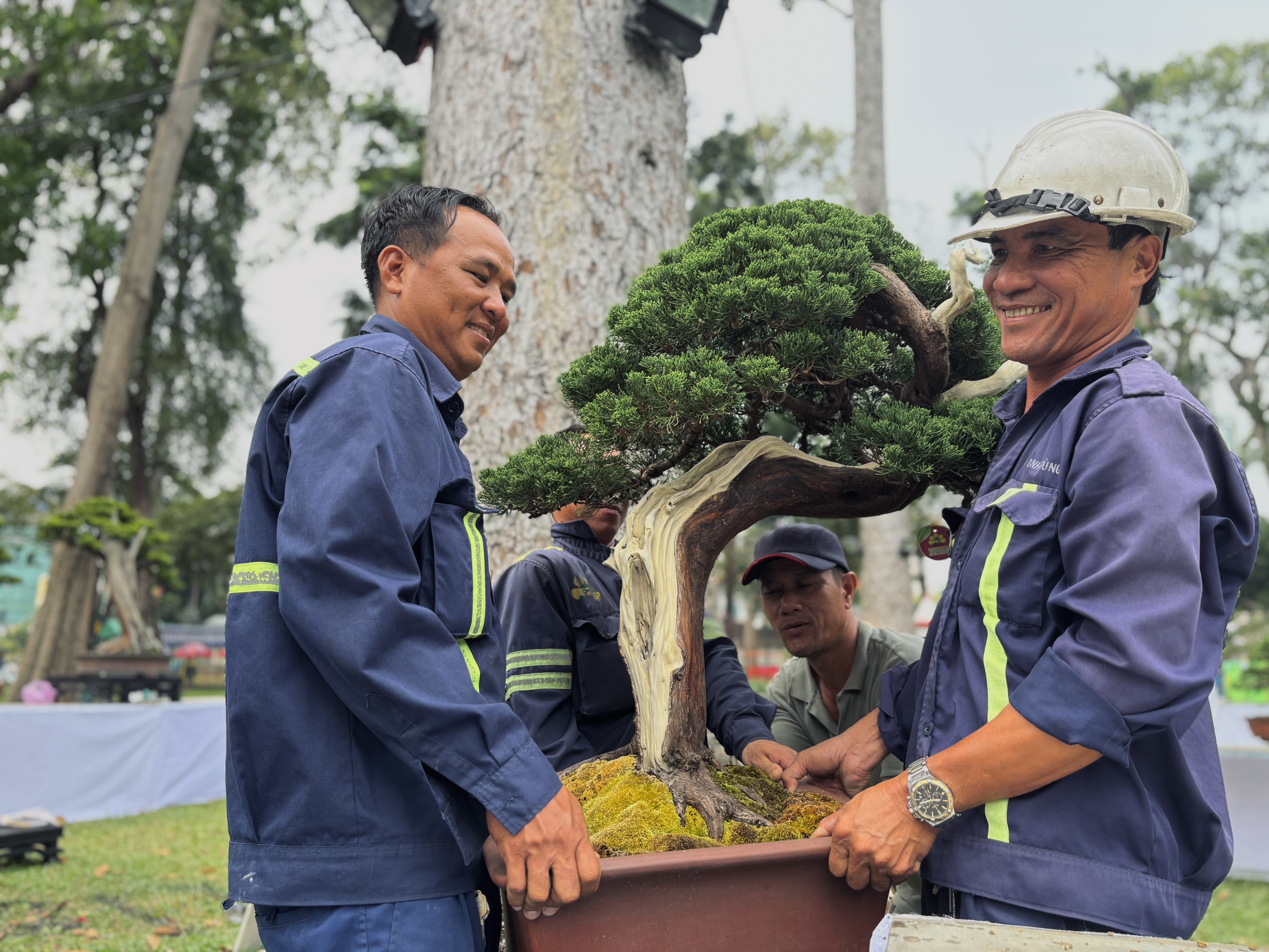 Sau đường hoa Nguyễn Huệ, thêm 'gia đình rắn' có mặt ở Tao Đàn để người dân TP.HCM check-in- Ảnh 8.