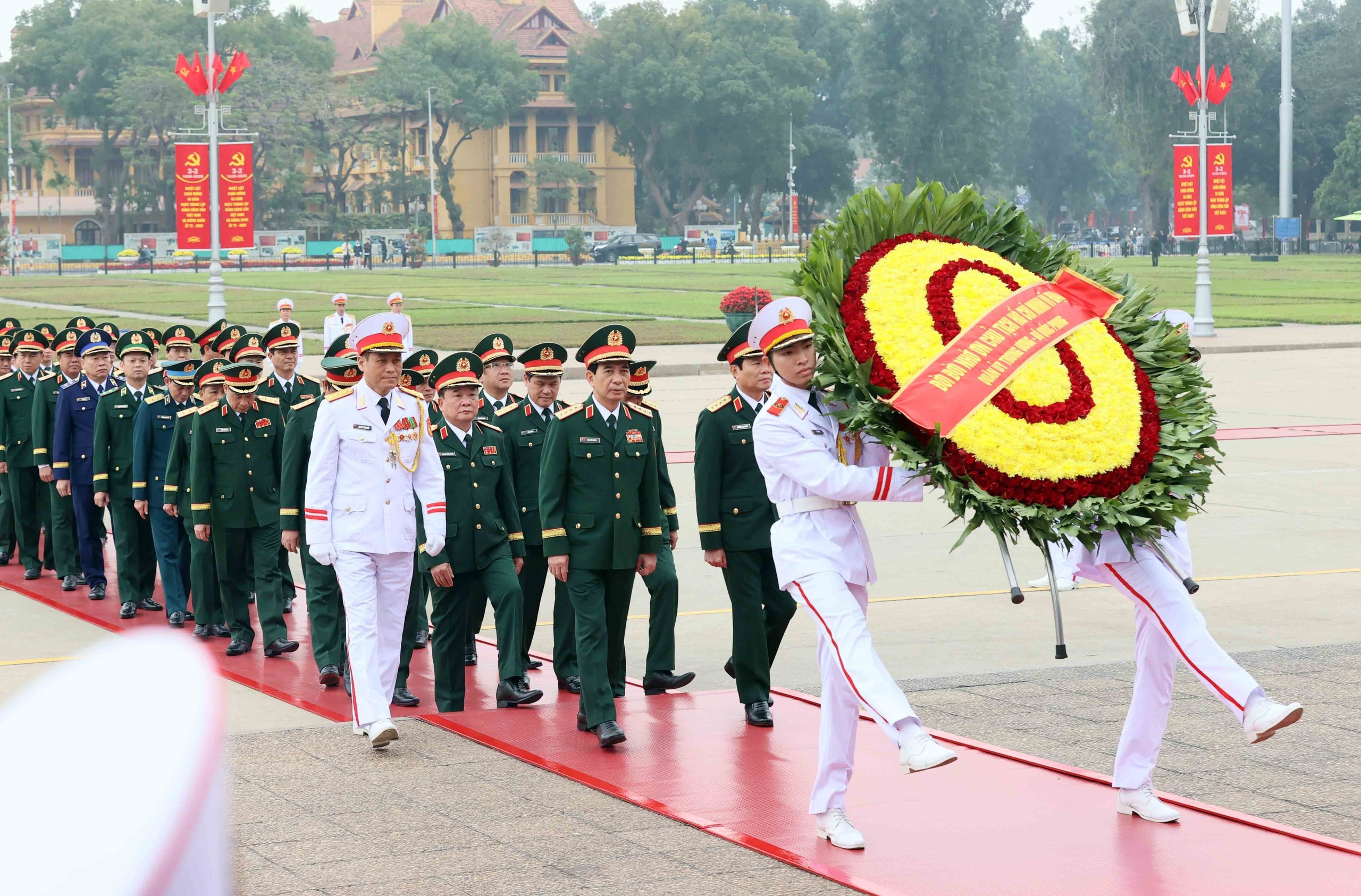 Lãnh đạo Đảng, Nhà nước viếng Chủ tịch Hồ Chí Minh nhân dịp tết Ất Tỵ 2025- Ảnh 3.