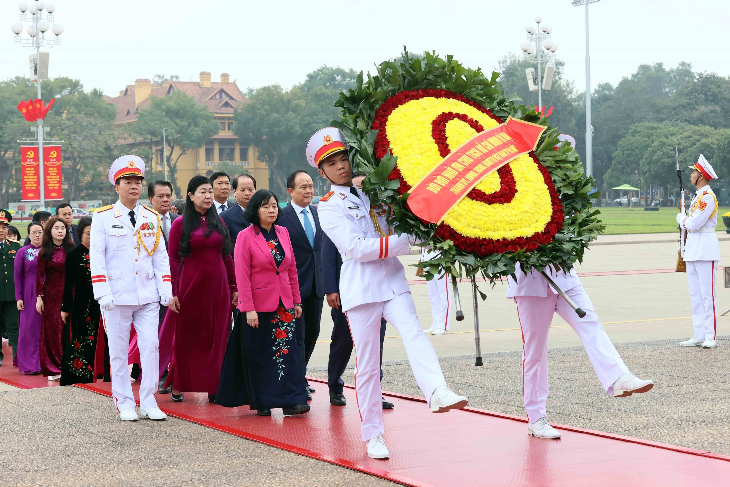 Lãnh đạo Đảng, Nhà nước viếng Chủ tịch Hồ Chí Minh nhân dịp tết Ất Tỵ 2025- Ảnh 5.