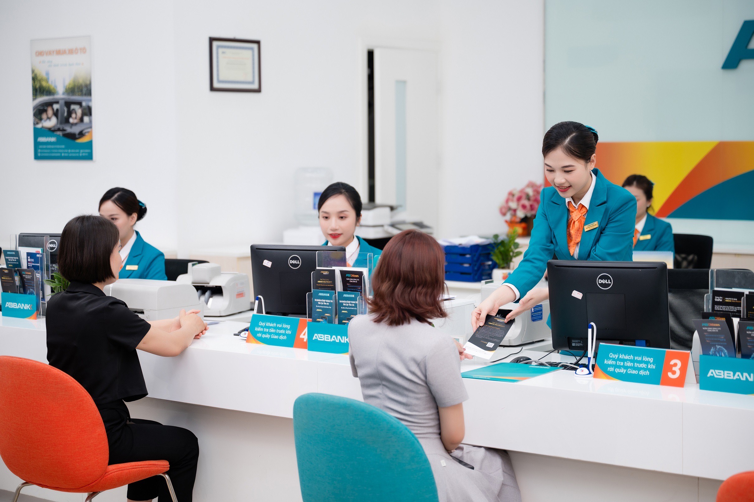 Năm 2024, ABBANK ghi nhận lợi nhuận tăng trưởng 58% so với 2023- Ảnh 4. Năm 2024, ABBANK ghi nhận lợi nhuận tăng trưởng 58% so với 2023- Ảnh 4.