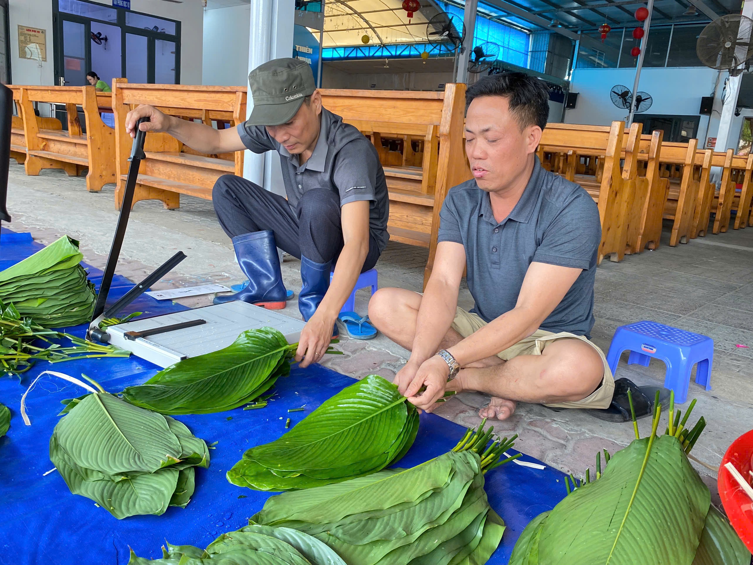 Người Công giáo ở TP.HCM cùng nhau gói bánh chưng, không khí tết tràn ngập nhà thờ- Ảnh 6.