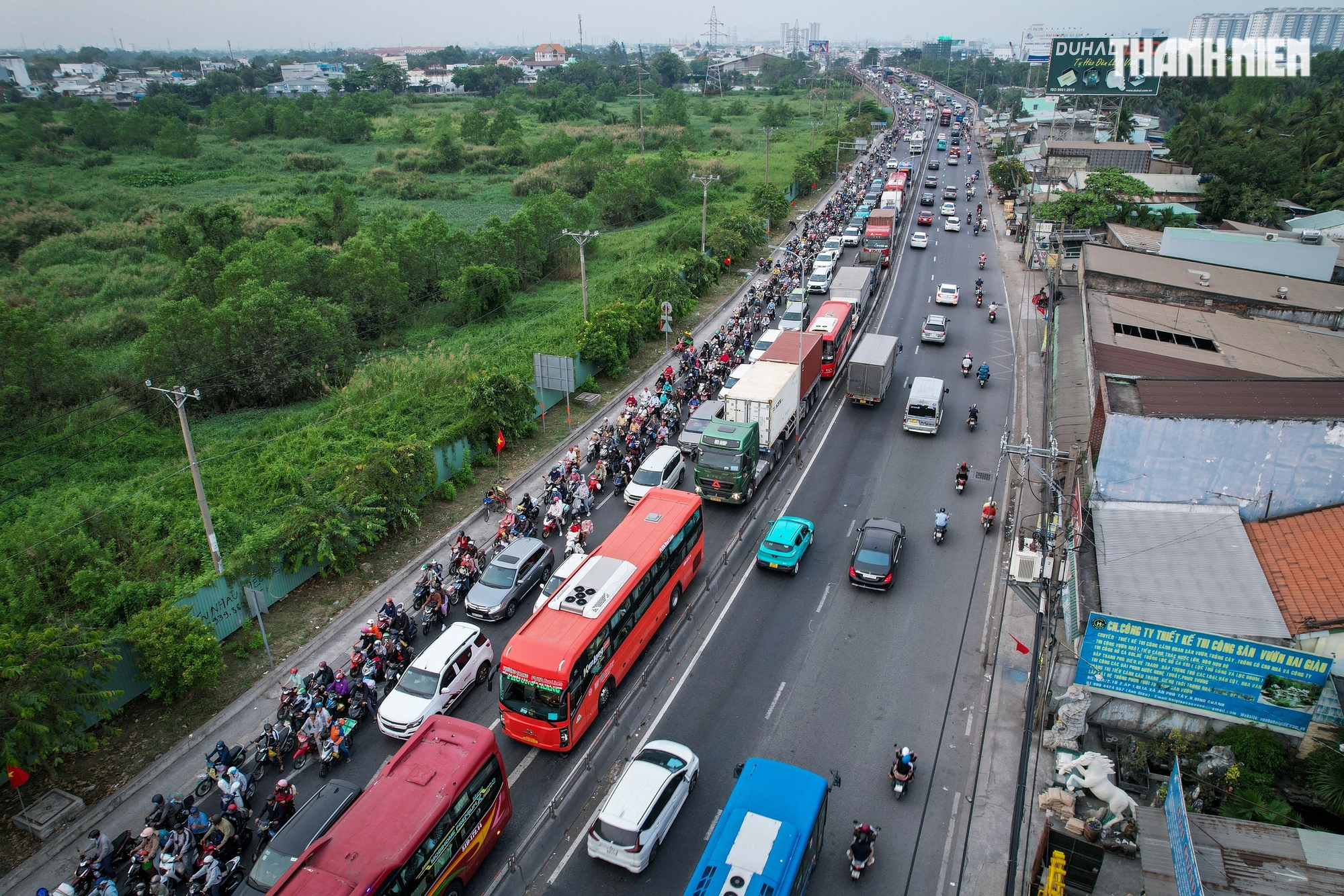 Người dân rời TP.HCM về quê ăn tết: Cửa ngõ phía tây ùn tắc- Ảnh 5.