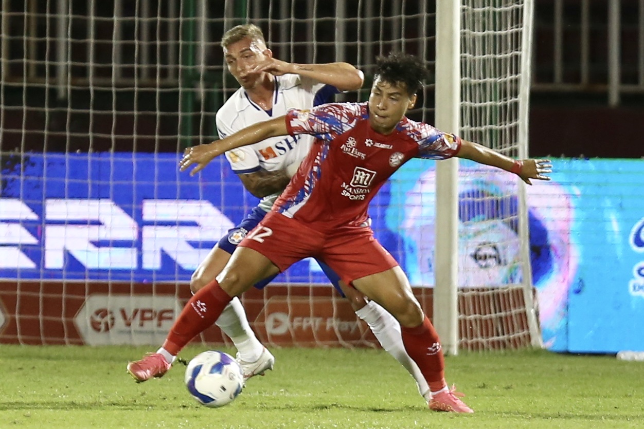 Cassio plays faint in the launch of Da Nang Club