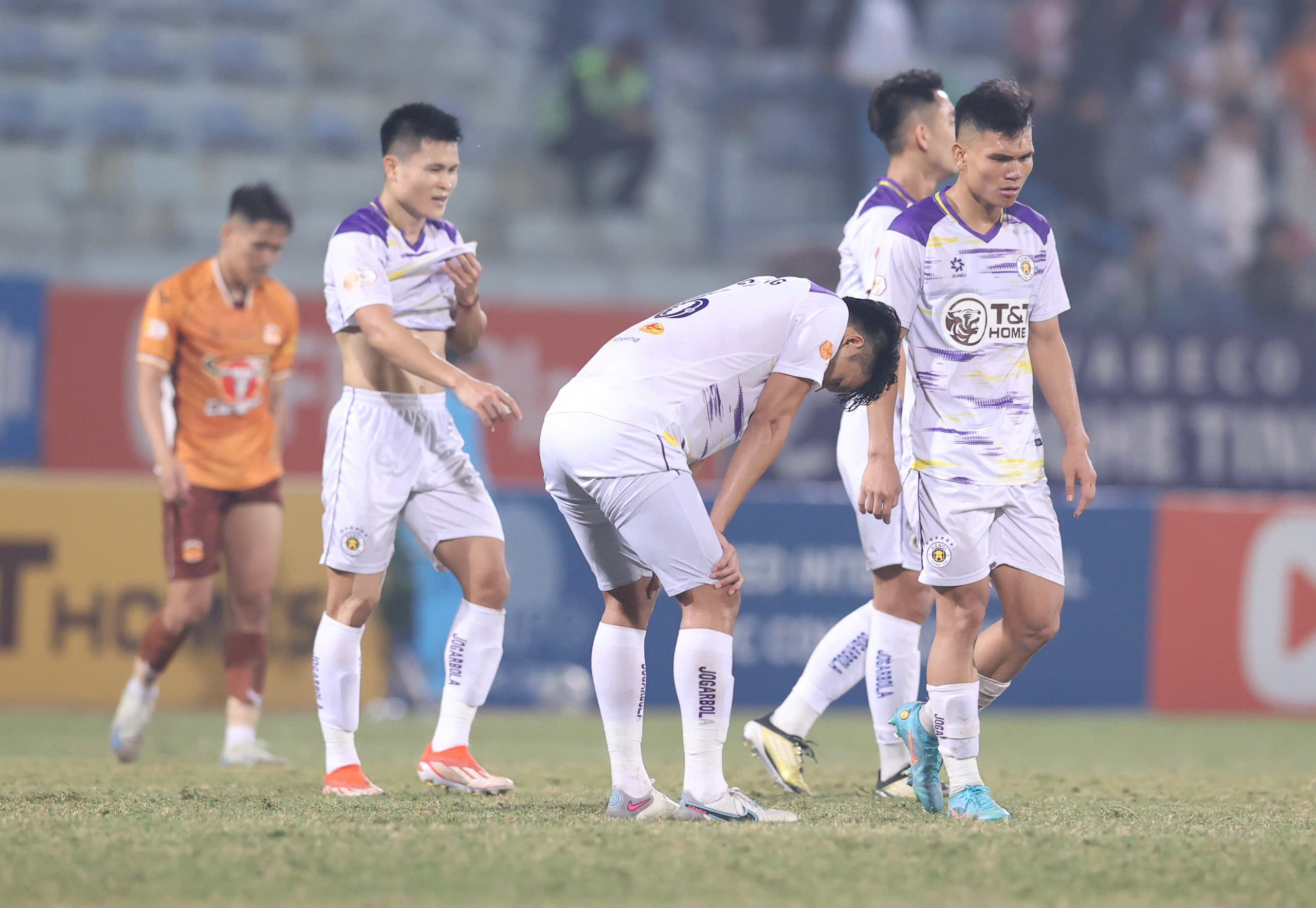 Hanoi Club goes downhill: The AFF Cup champions are fading! - Photo 2.