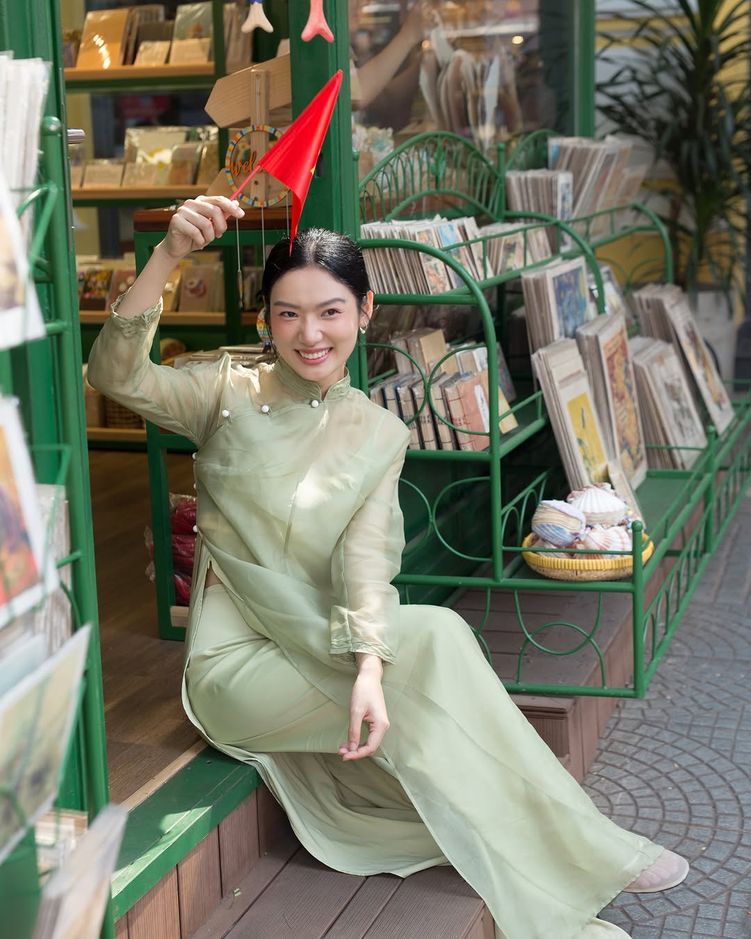 ভদ্রতা পছন্দ করে এমন মেয়েদের জন্য প্যাস্টেল রঙের আও দাই সাজেশন - ছবি ১। Gợi ý áo dài màu pastel cho nàng yêu sự nhẹ nhàng- Ảnh 1.