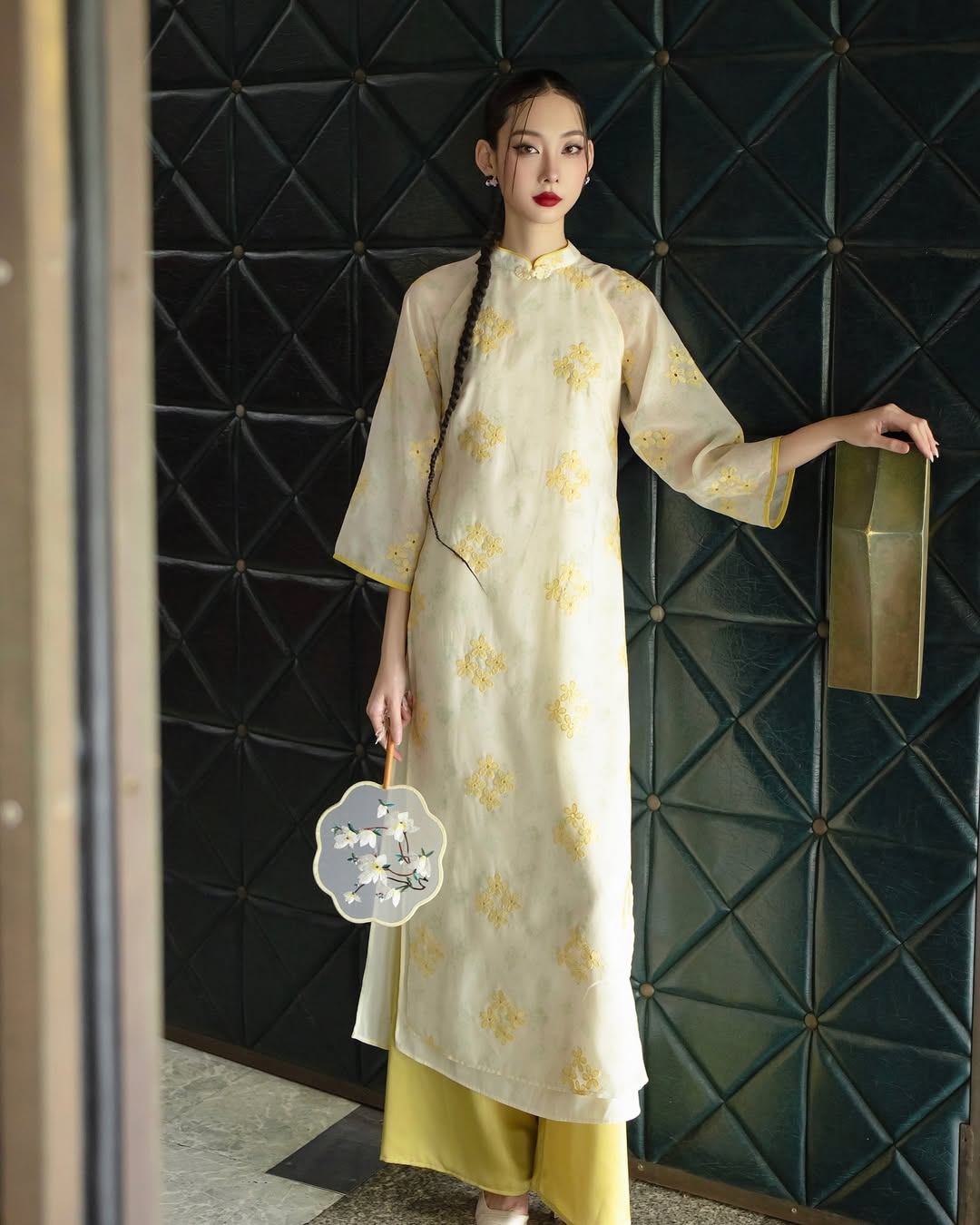 ভদ্রতা পছন্দ করে এমন মেয়েদের জন্য প্যাস্টেল রঙের আও দাই সাজেশন - ছবি ৮। Gợi ý áo dài màu pastel cho nàng yêu sự nhẹ nhàng- Ảnh 8.