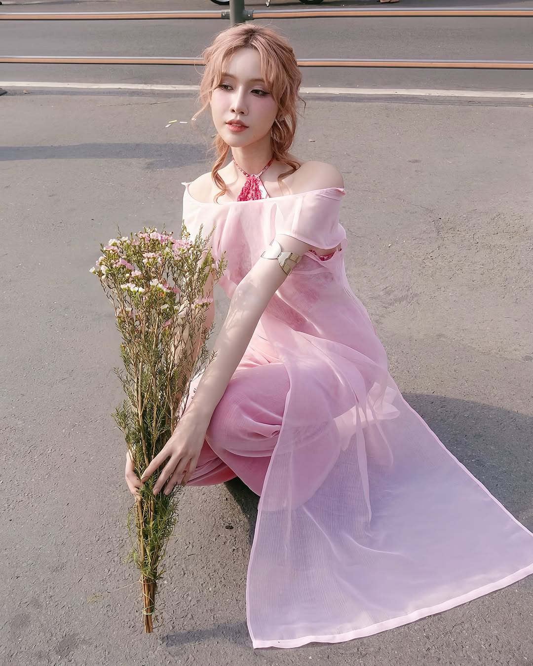 ভদ্রতা পছন্দ করে এমন মেয়েদের জন্য প্যাস্টেল রঙের আও দাই সাজেশন - ছবি ৫। Gợi ý áo dài màu pastel cho nàng yêu sự nhẹ nhàng- Ảnh 5.