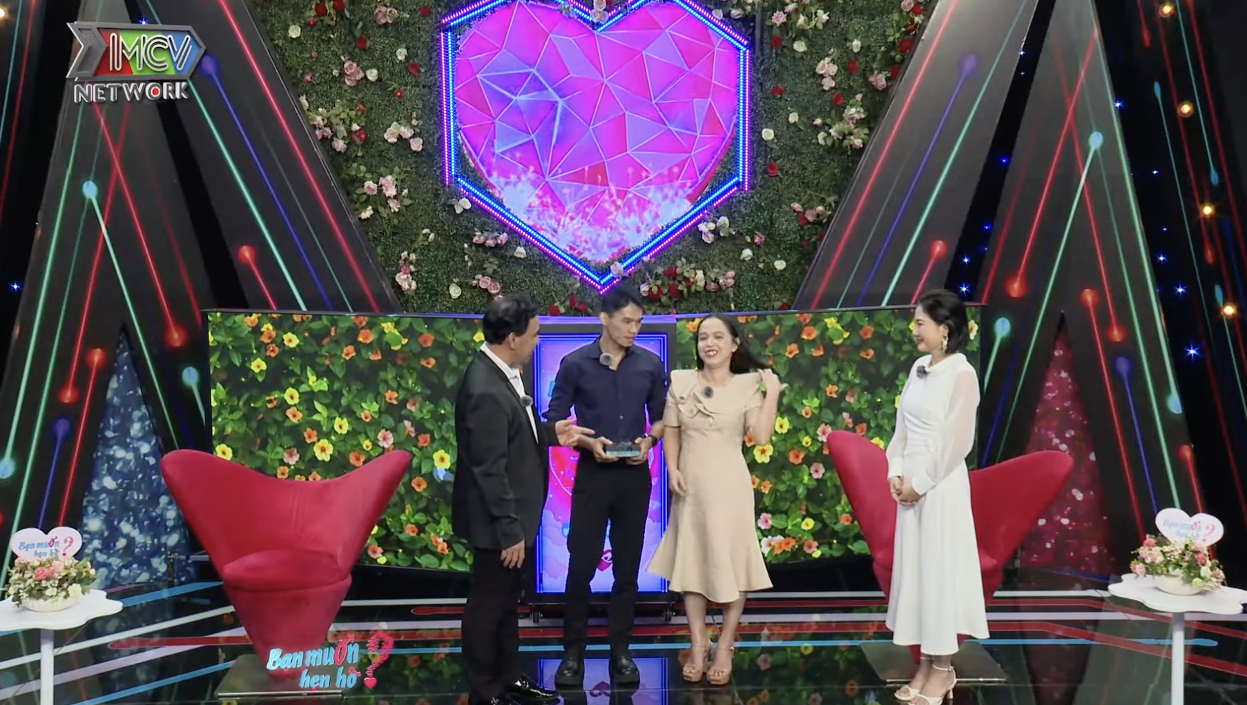 Quyền Linh hoang mang chàng trai đến show hẹn hò nhưng không có cảm xúc yêu đương- Ảnh 4. Quyền Linh hoang mang chàng trai đến show hẹn hò nhưng không có cảm xúc yêu đương- Ảnh 4.