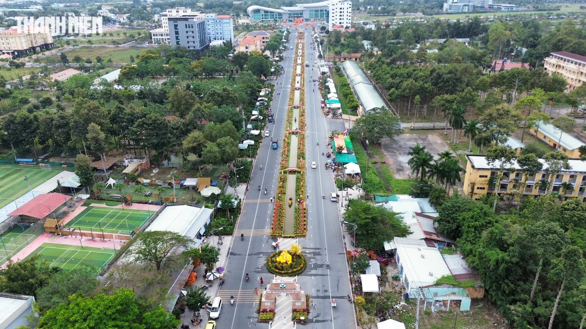 Ngắm hoàng hôn bên đường gốm và hoa dài nhất Việt Nam- Ảnh 6.