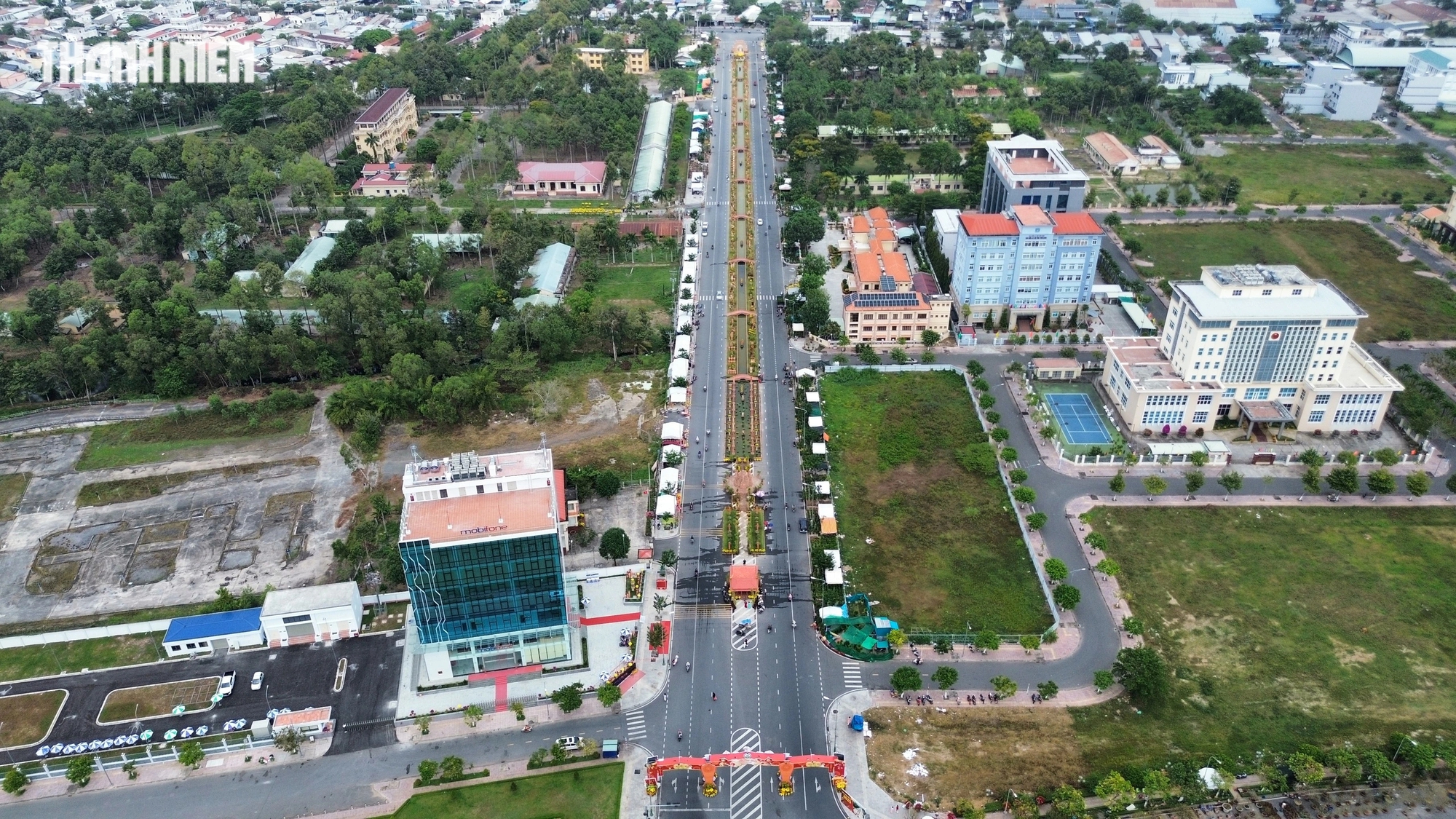 Ngắm hoàng hôn bên đường gốm và hoa dài nhất Việt Nam- Ảnh 3.