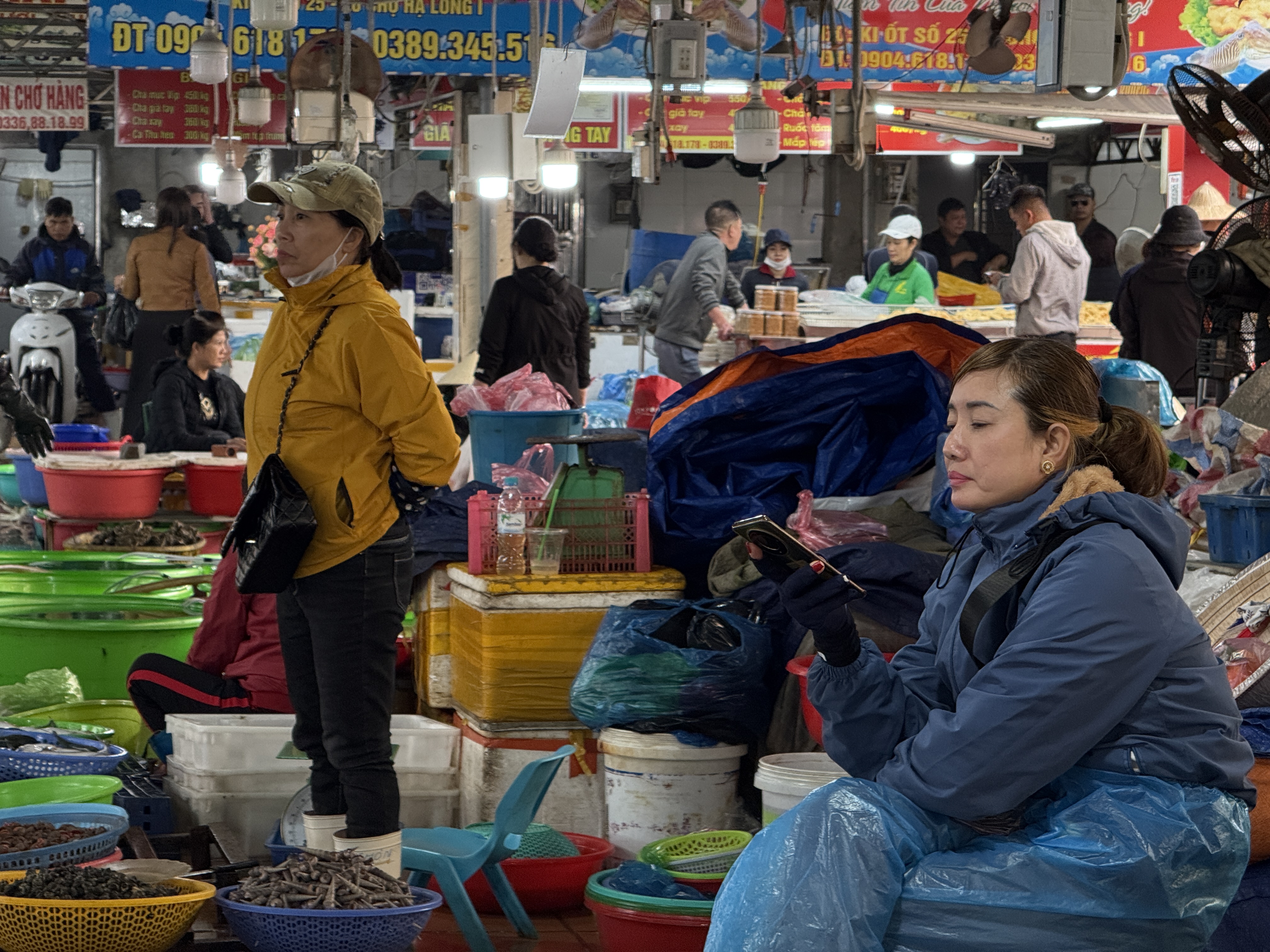 Chợ hải sản Hạ Long vắng vẻ ngày giáp tết- Ảnh 5.