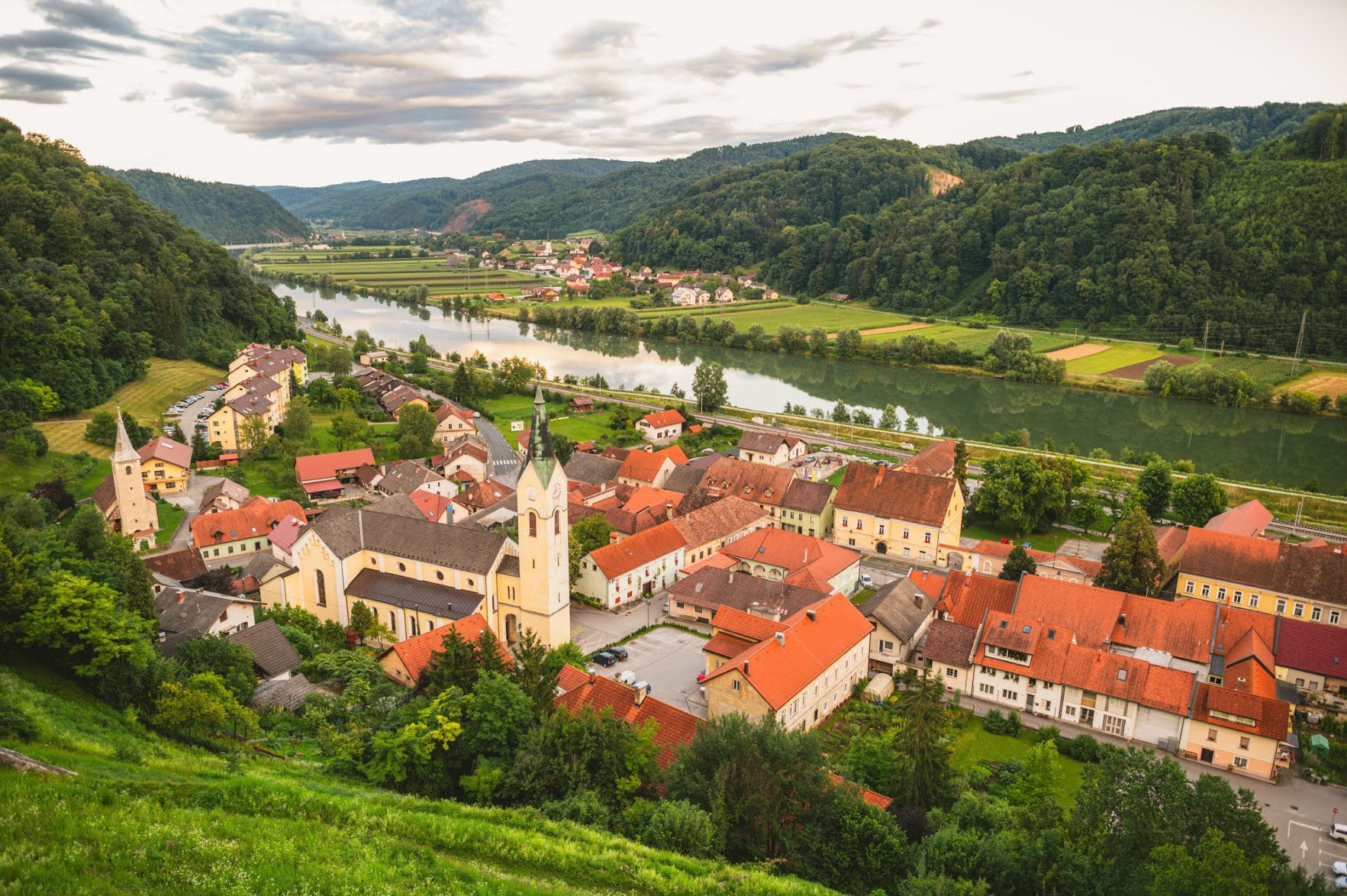 Bên trong thị trấn nơi bà Melania Trump sinh ra ở Slovenia- Ảnh 1.