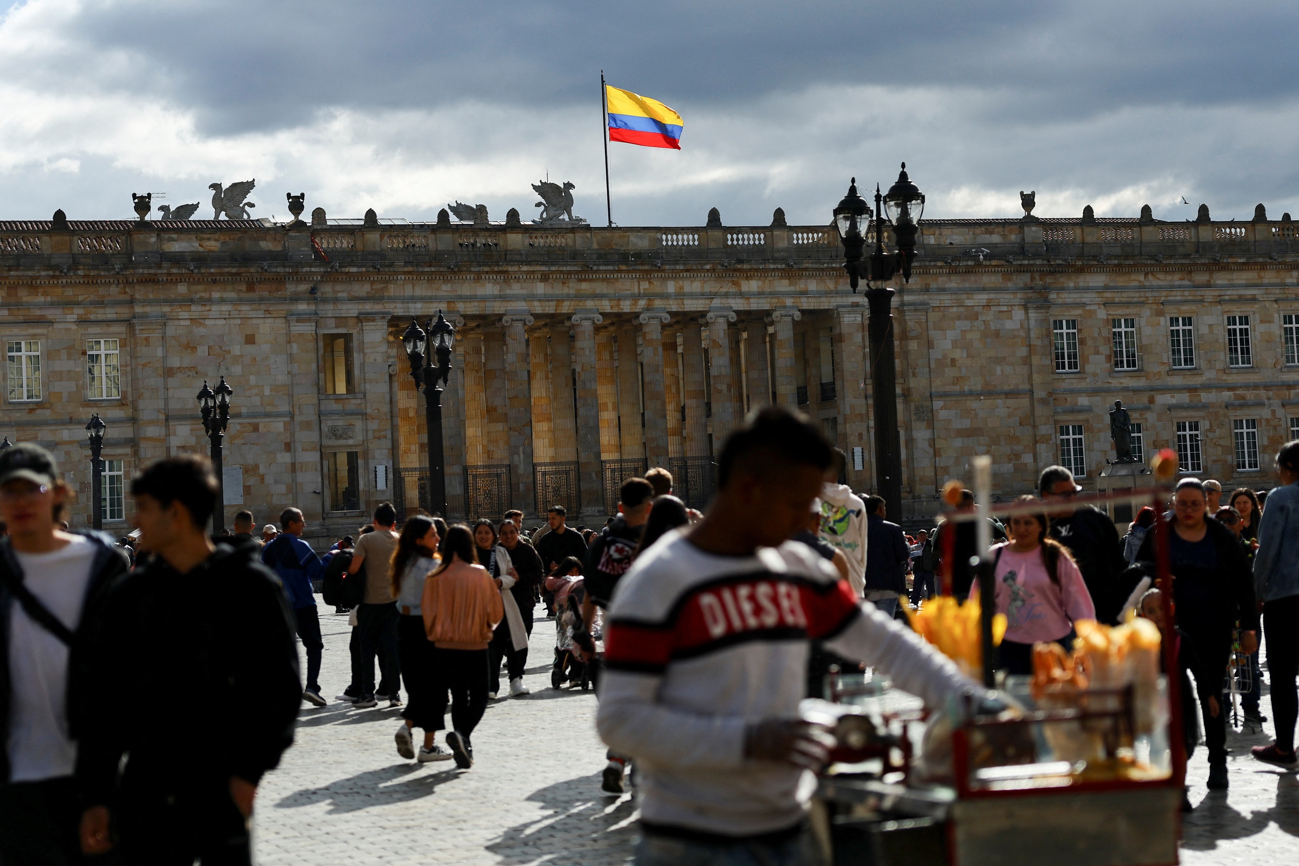 Ông Trump thắng lợi sau khi Mỹ-Colombia ăn miếng trả miếng về người nhập cư lậu?- Ảnh 1.