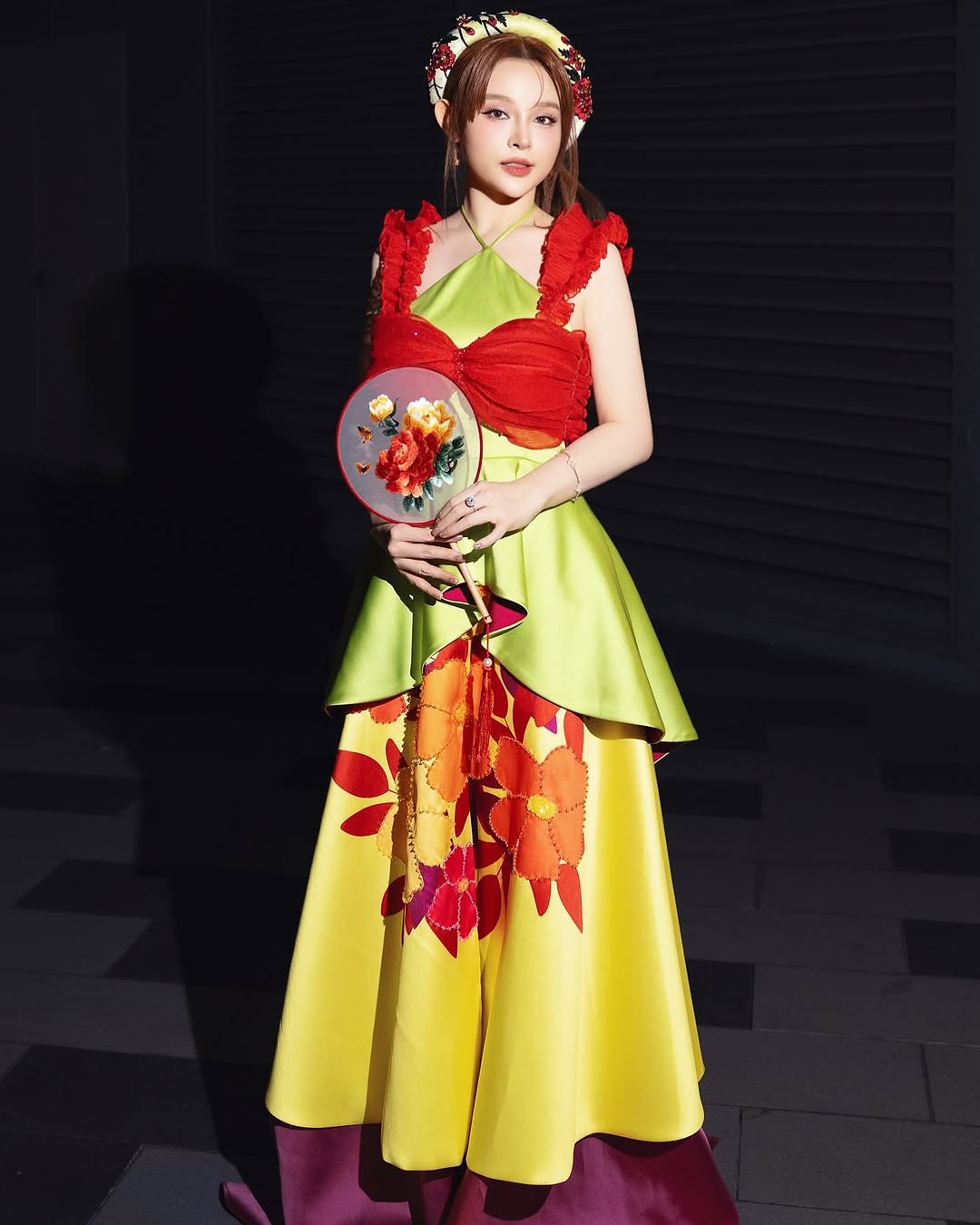 Μάθετε το στυλ μόδας «καλωσορίσματος της άνοιξης» των Βιετναμέζικων καλλονών - Φωτογραφία 2. Học hỏi phong cách thời trang ‘chào xuân’ của các mỹ nhân Việt- Ảnh 2.