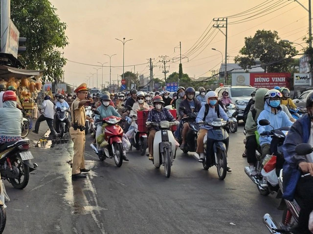 4 lưu ý 'nằm lòng' để đảm bảo an toàn khi lái xe máy dịp tết- Ảnh 4.