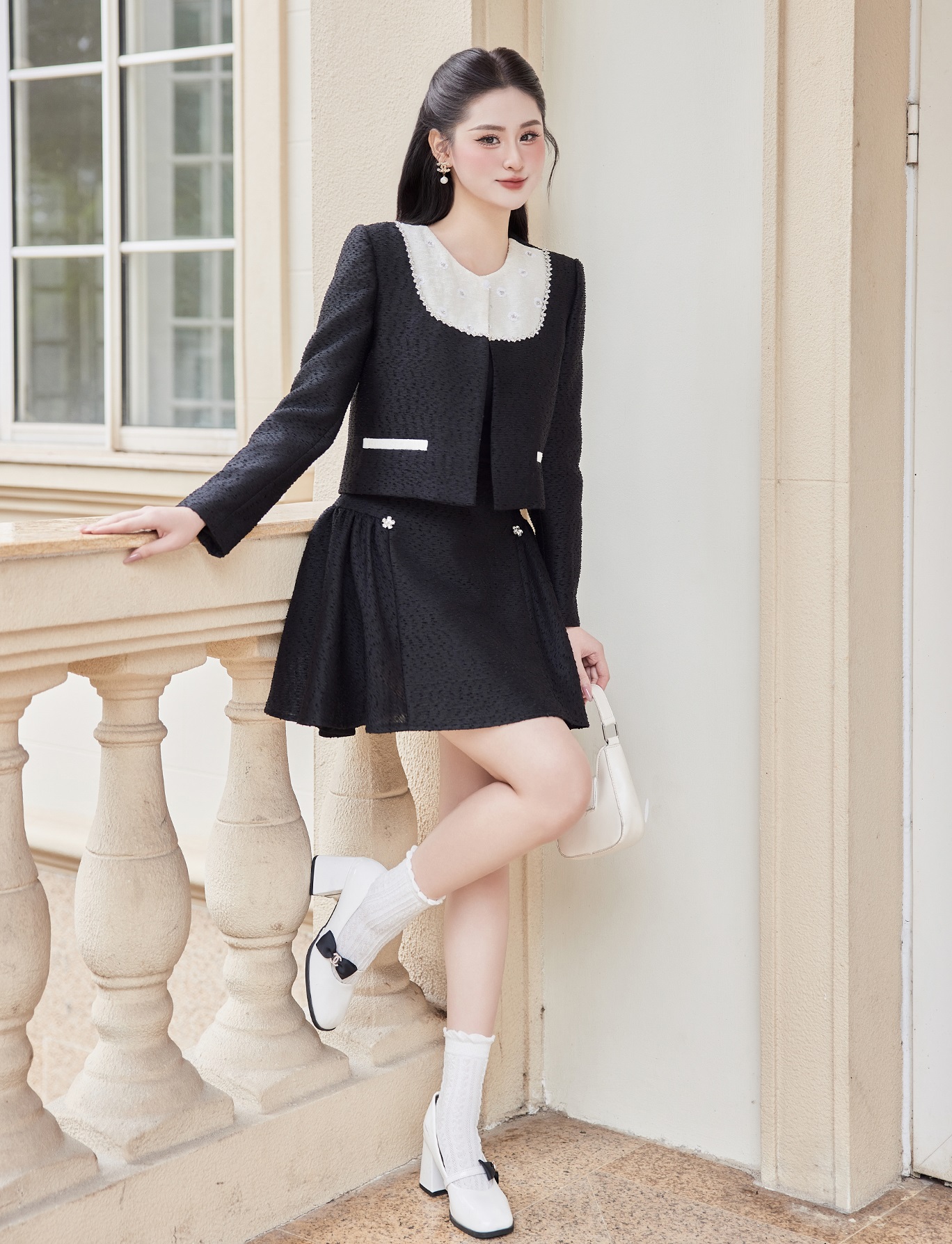 Diện chân váy ngắn thế nào để luôn ghi điểm trẻ trung, thời thượng?- Ảnh 1. Diện chân váy ngắn thế nào để luôn ghi điểm trẻ trung, thời thượng?- Ảnh 1.