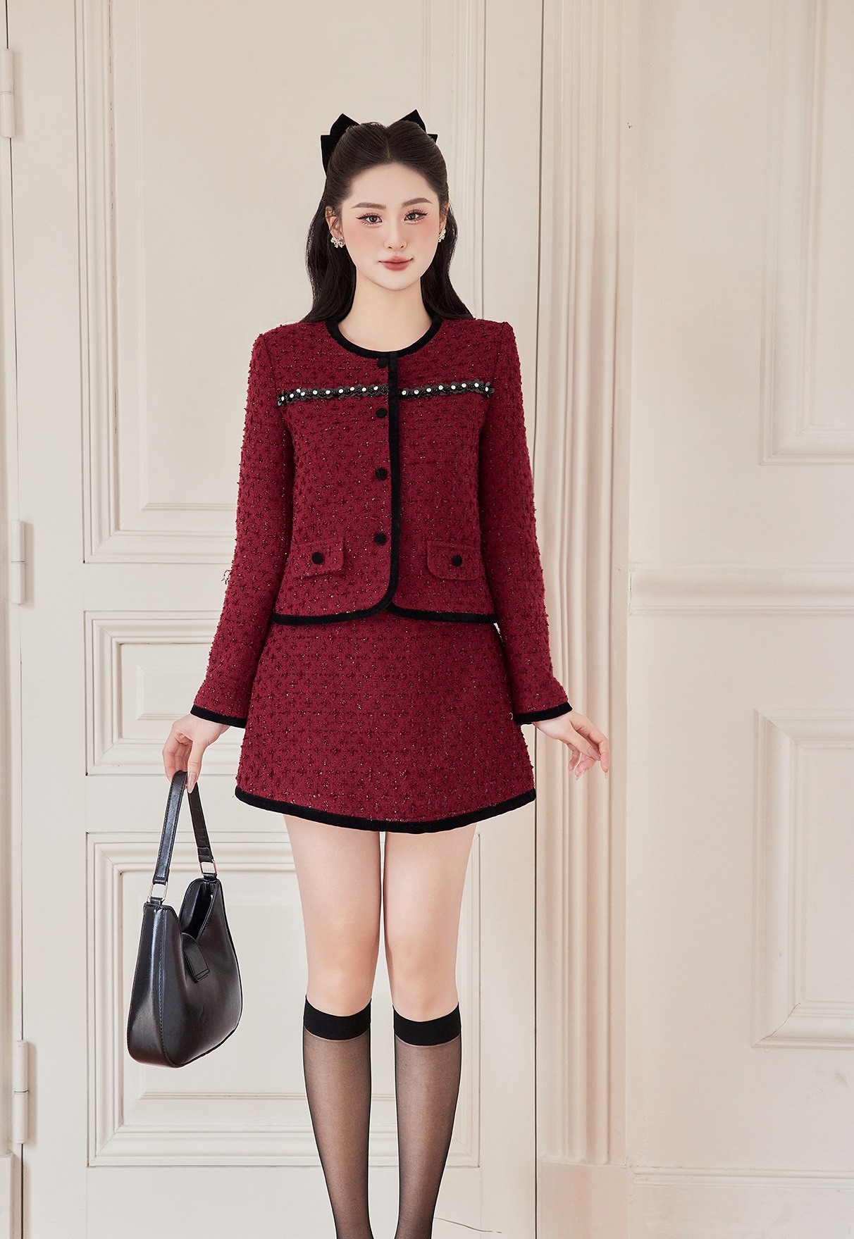 Diện chân váy ngắn thế nào để luôn ghi điểm trẻ trung, thời thượng?- Ảnh 3. Diện chân váy ngắn thế nào để luôn ghi điểm trẻ trung, thời thượng?- Ảnh 3.