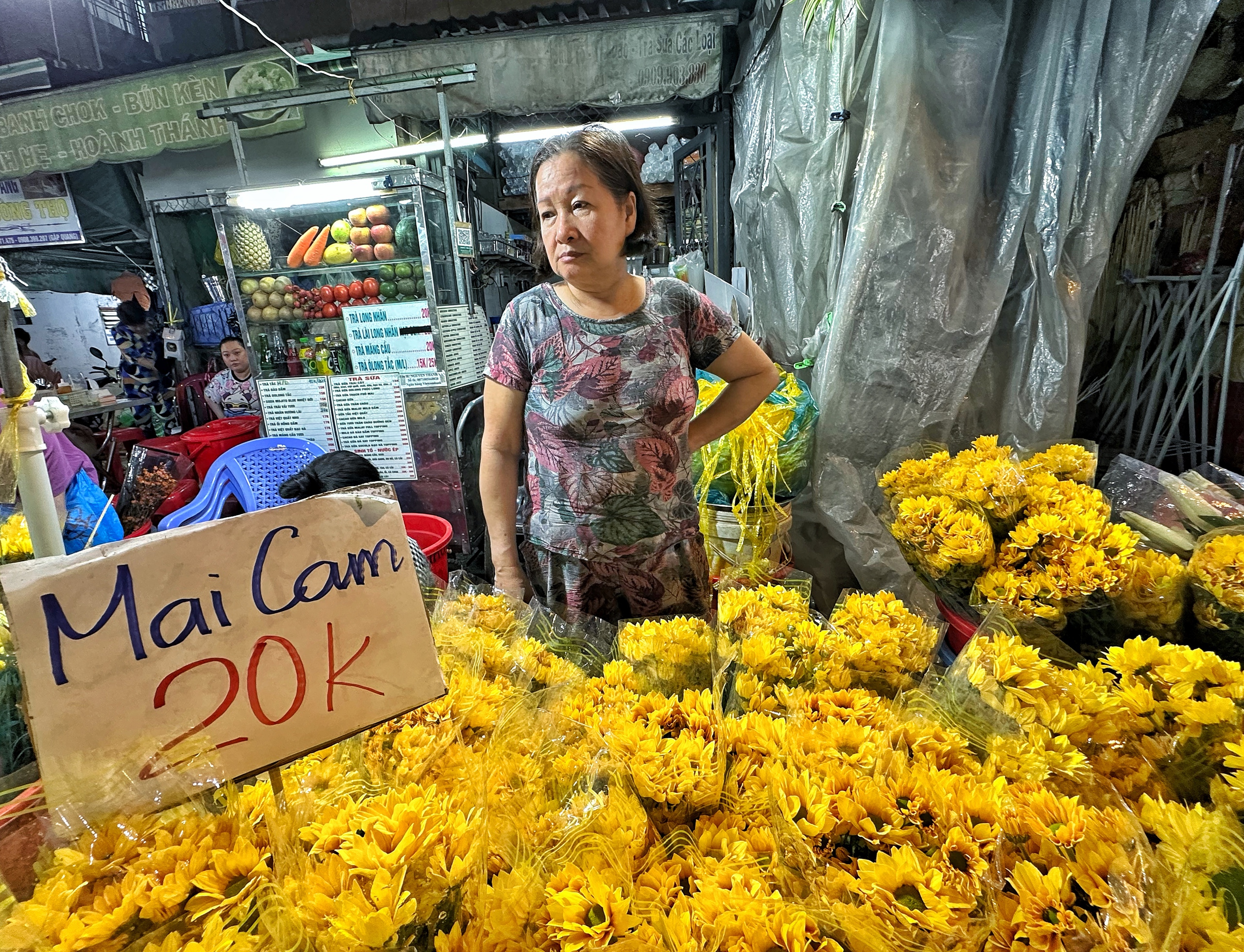 Đêm trước giao thừa: Chuyện gì xảy ra ở chợ hoa lớn nhất TP.HCM?- Ảnh 4.