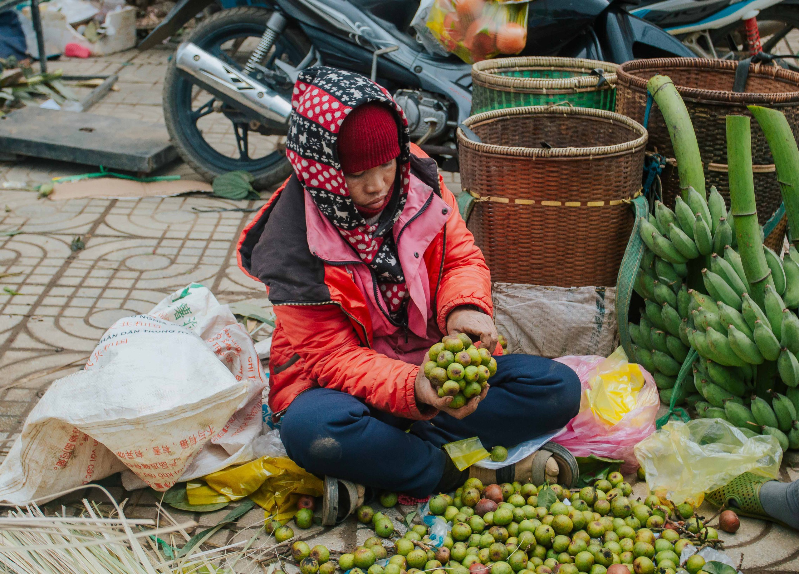 Trời trở lạnh, đồng bào Vân Kiều vẫn gùi nông sản, quả rừng ra chợ tết sớm- Ảnh 6.